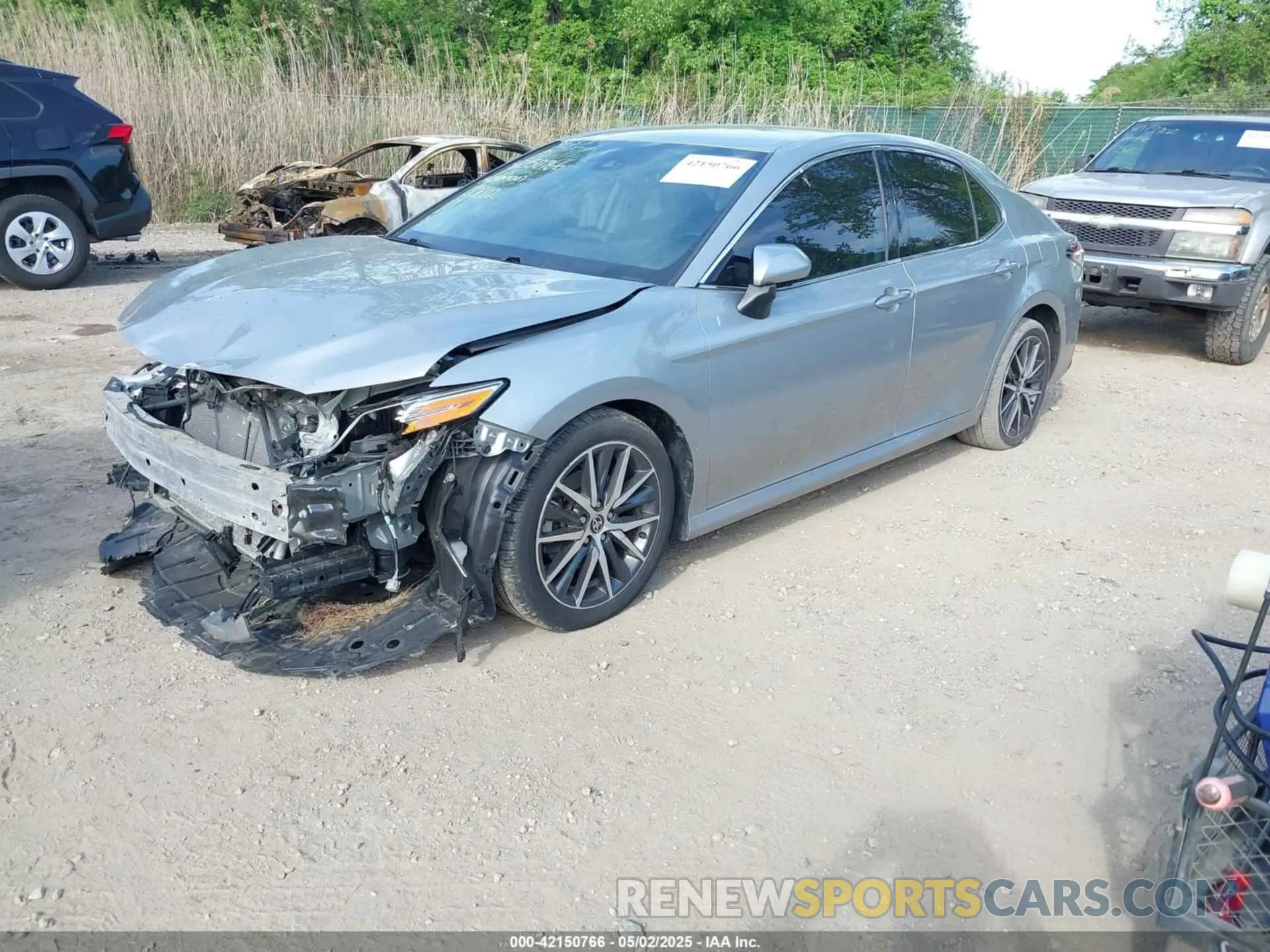 2 Photograph of a damaged car 4T1F11AK9NU020501 TOYOTA CAMRY 2022