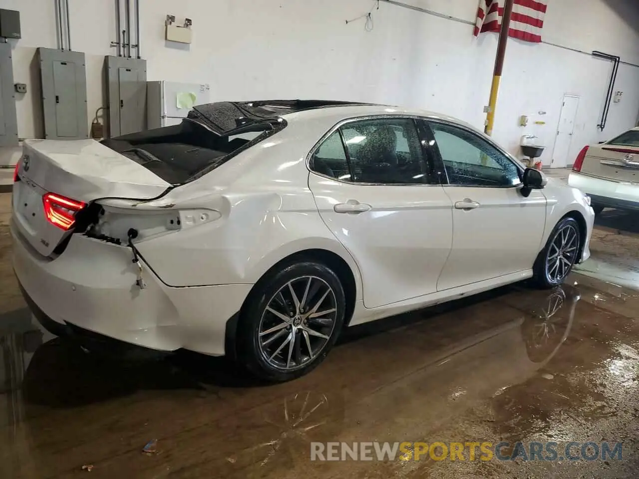 3 Photograph of a damaged car 4T1F11AKXNU021933 TOYOTA CAMRY 2022