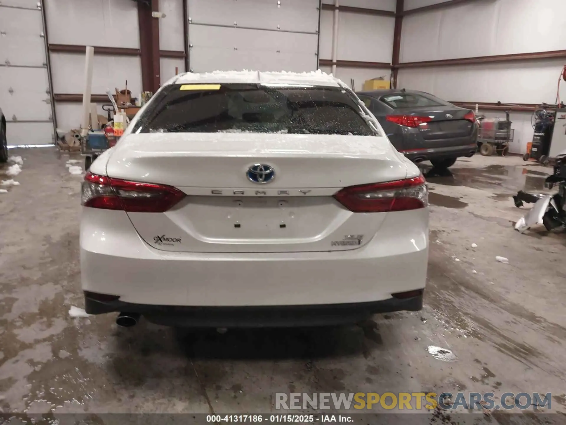 16 Photograph of a damaged car 4T1F31AK0NU588162 TOYOTA CAMRY 2022