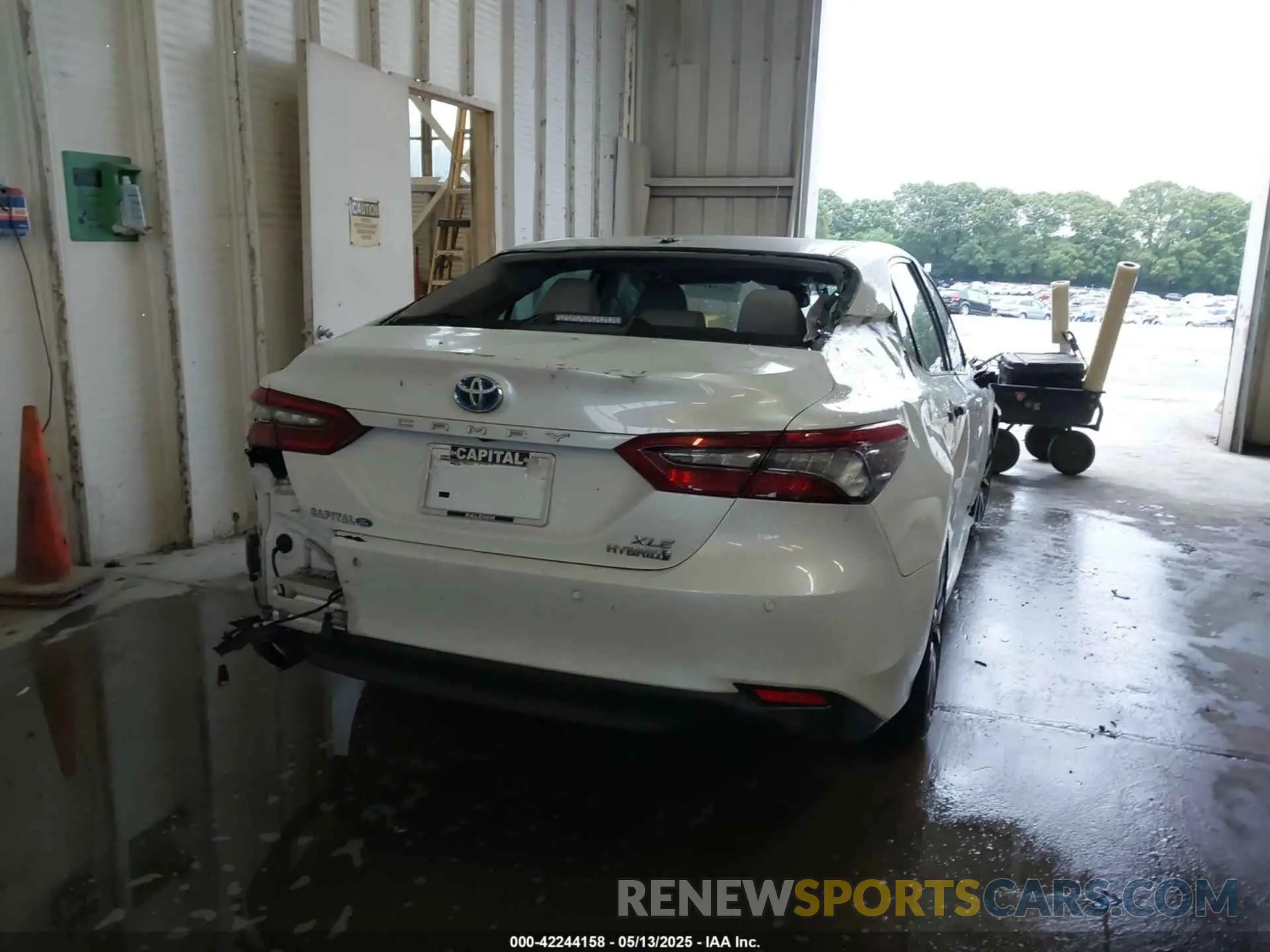 17 Photograph of a damaged car 4T1F31AK4NU572580 TOYOTA CAMRY 2022