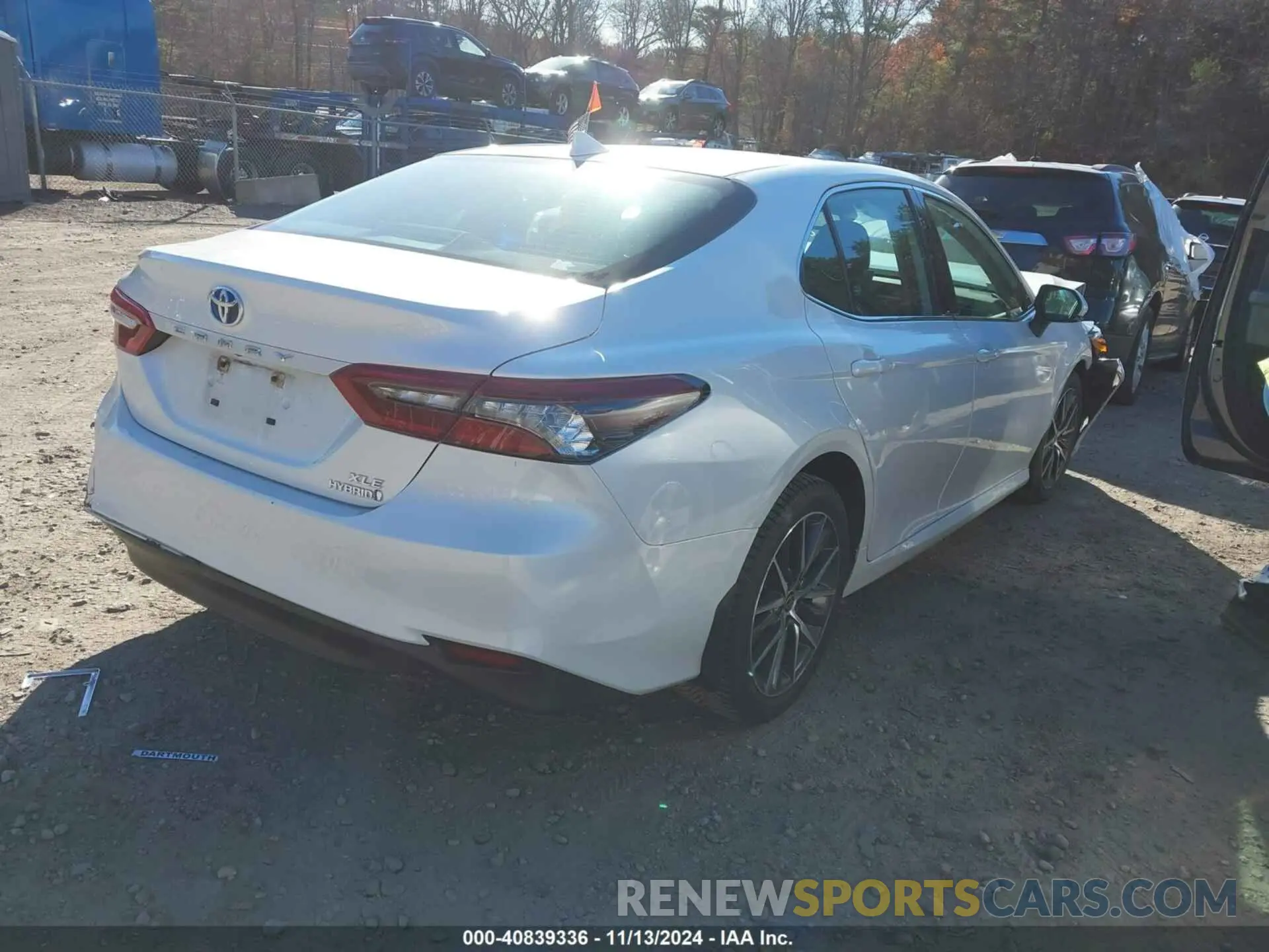 4 Photograph of a damaged car 4T1F31AK4NU599424 TOYOTA CAMRY 2022