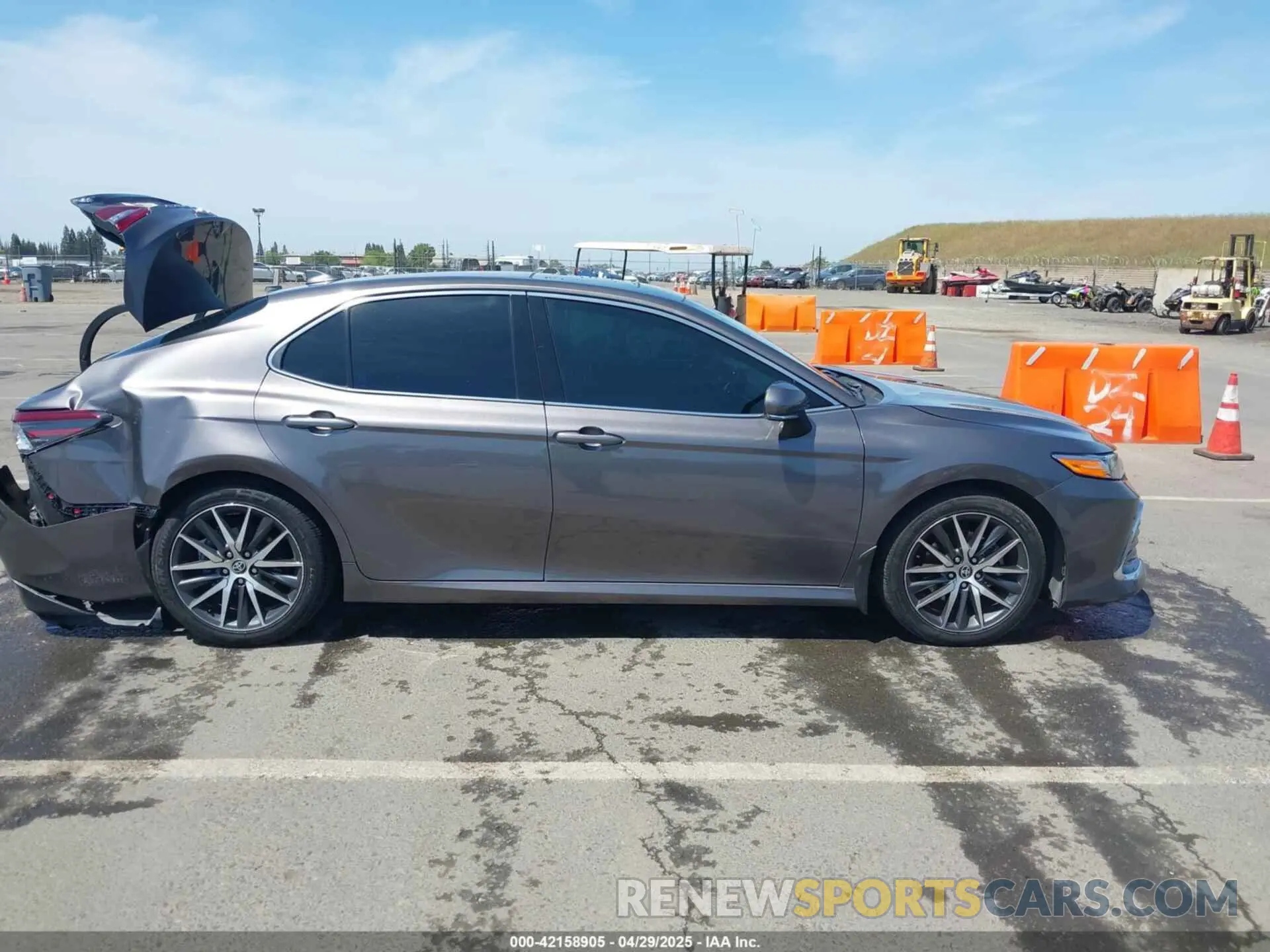 13 Photograph of a damaged car 4T1F31AK6NU592331 TOYOTA CAMRY 2022