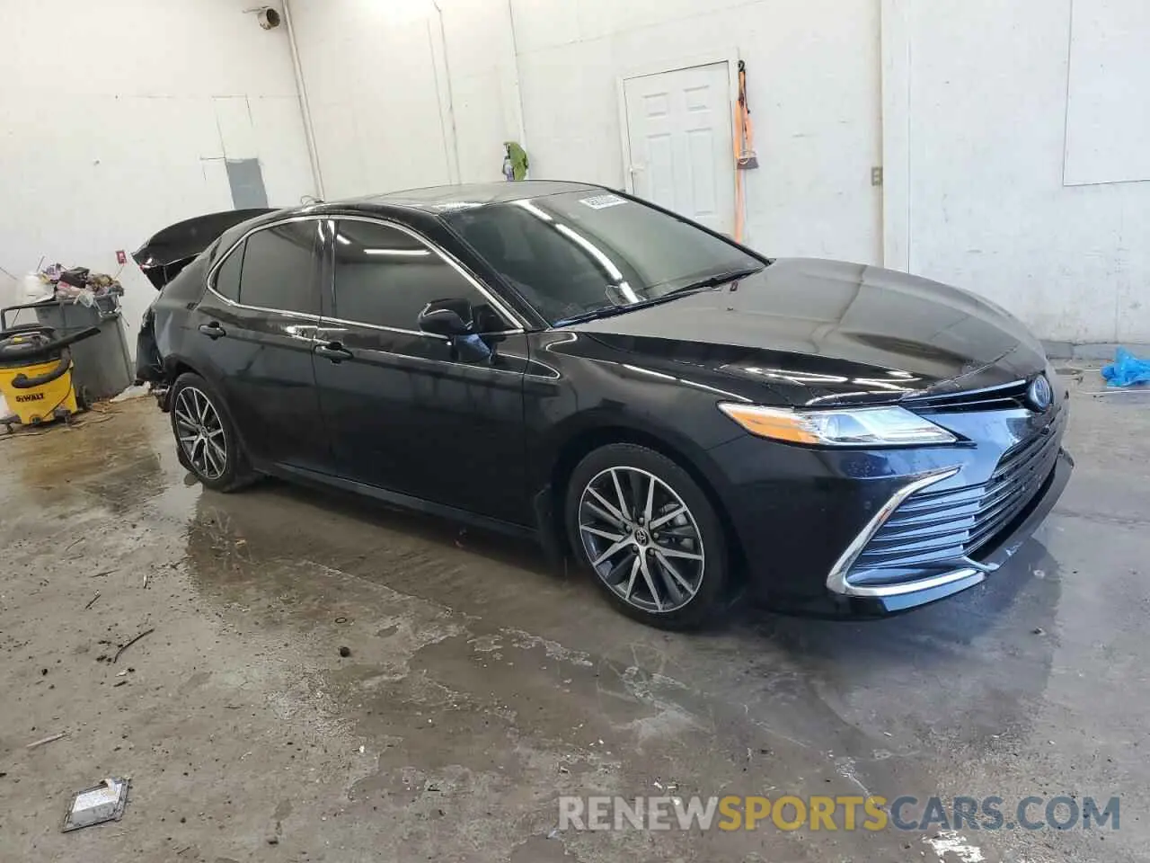 4 Фотография поврежденного автомобиля 4T1F31AK7NU577997 TOYOTA CAMRY 2022