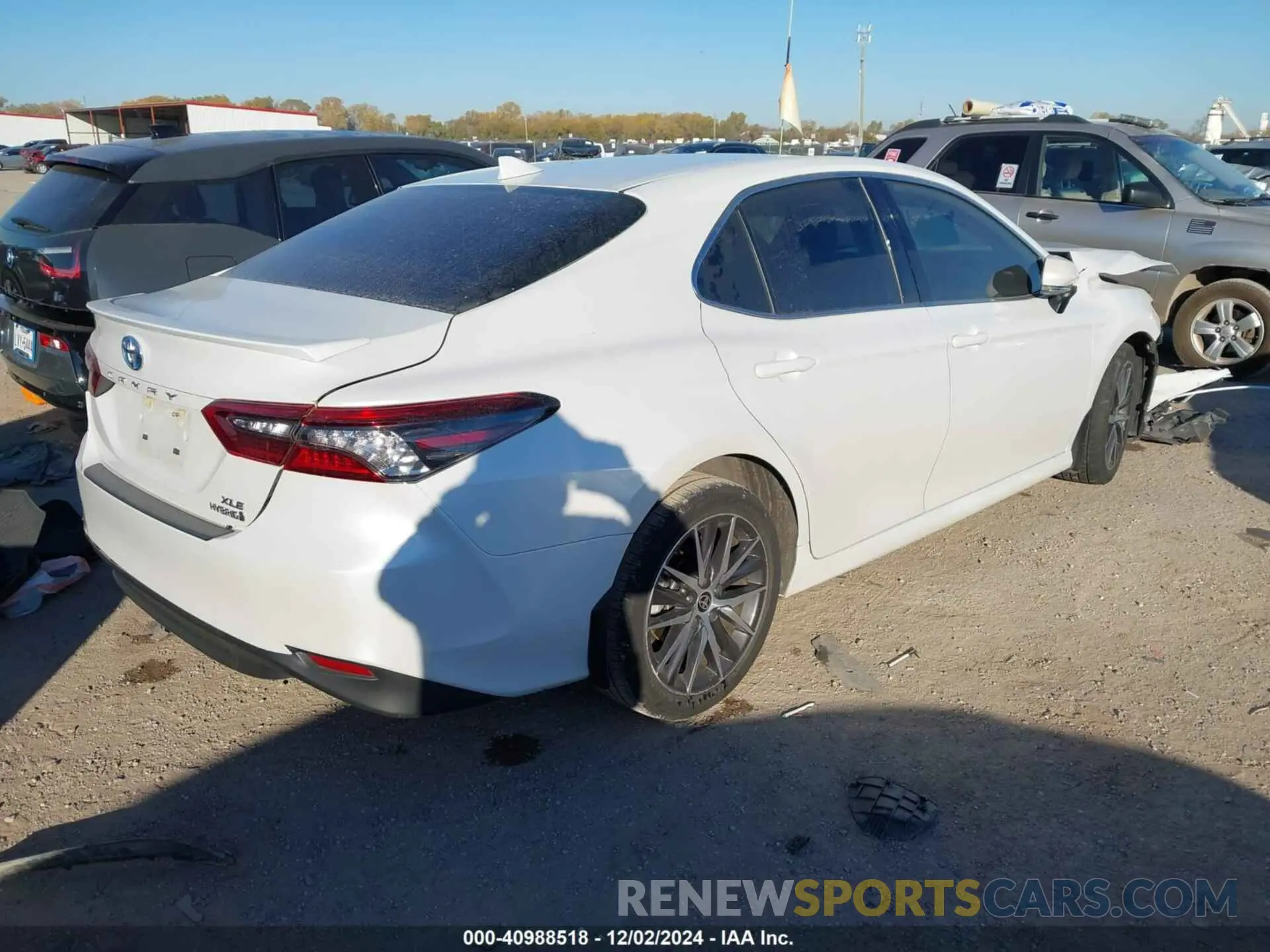 4 Photograph of a damaged car 4T1F31AK7NU589227 TOYOTA CAMRY 2022