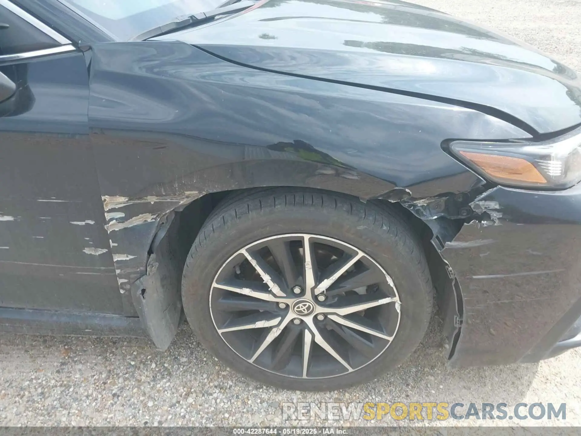12 Photograph of a damaged car 4T1G11AK0NU019094 TOYOTA CAMRY 2022
