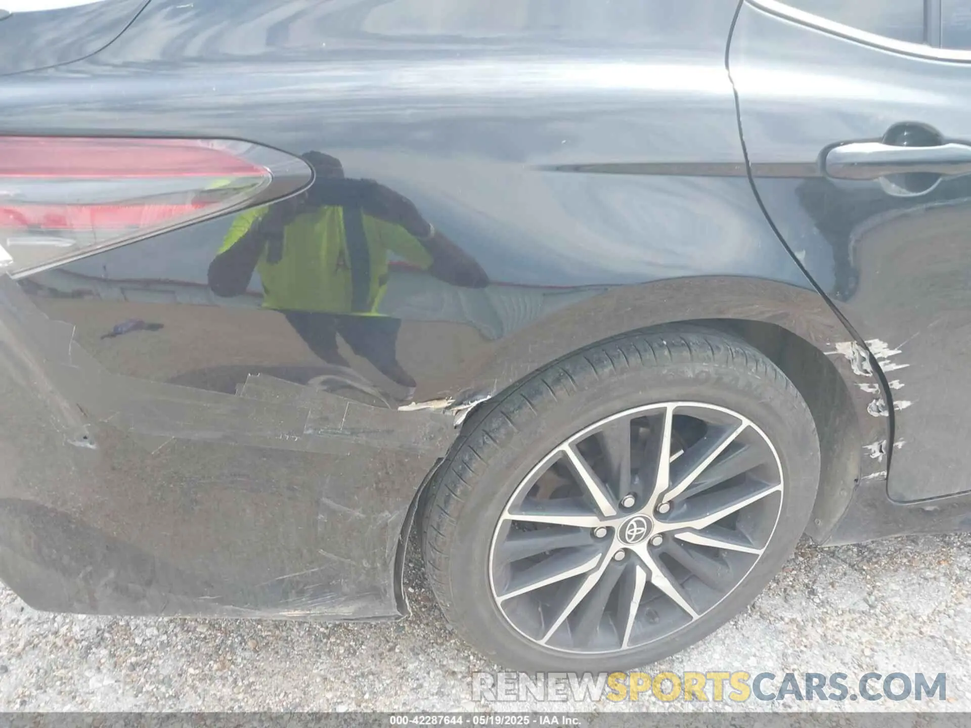 18 Photograph of a damaged car 4T1G11AK0NU019094 TOYOTA CAMRY 2022