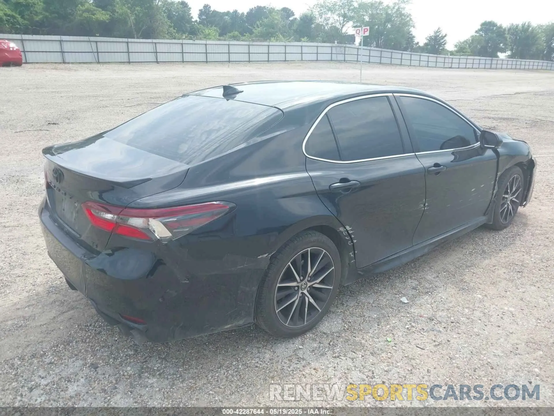4 Photograph of a damaged car 4T1G11AK0NU019094 TOYOTA CAMRY 2022