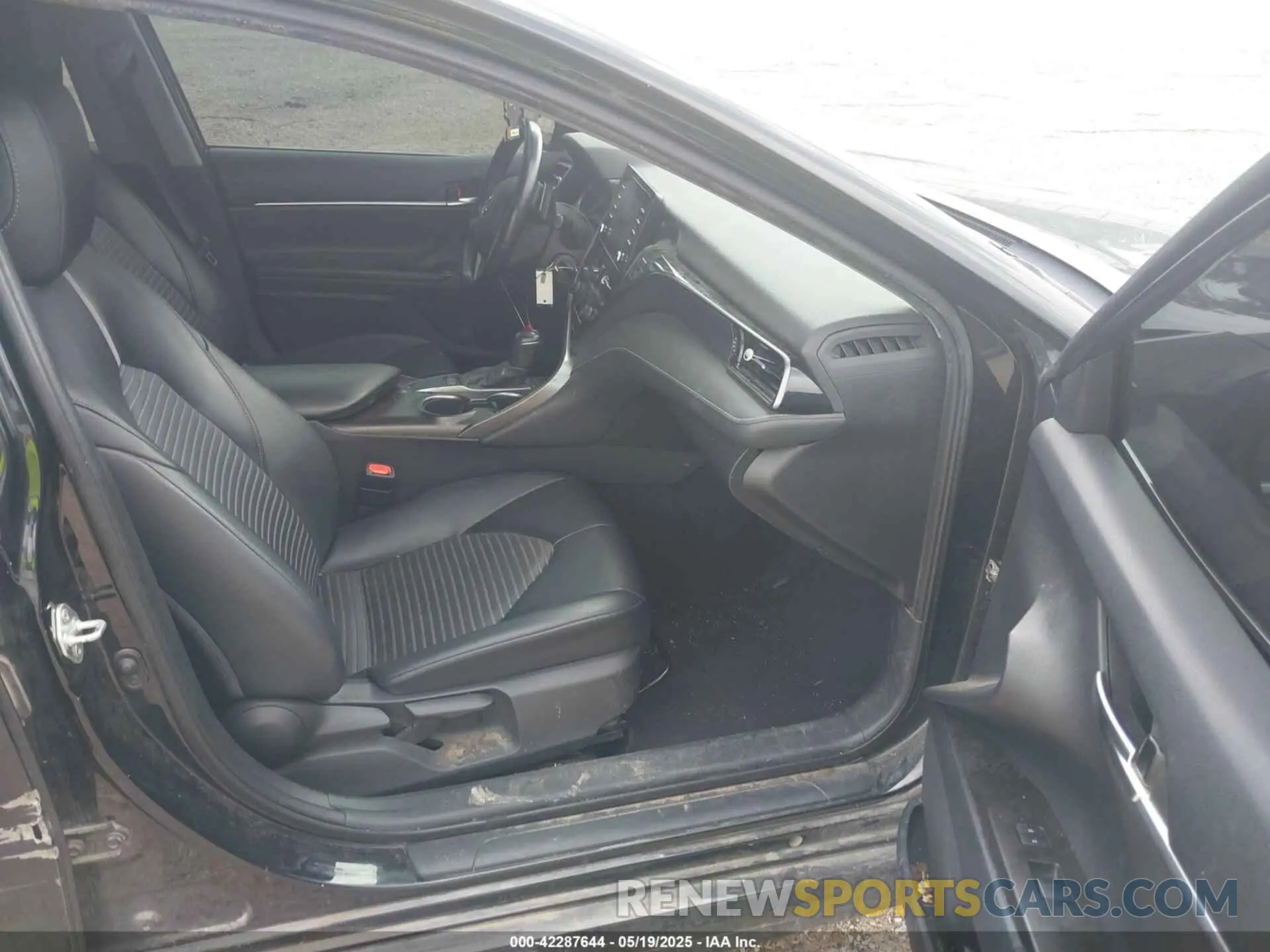 5 Photograph of a damaged car 4T1G11AK0NU019094 TOYOTA CAMRY 2022