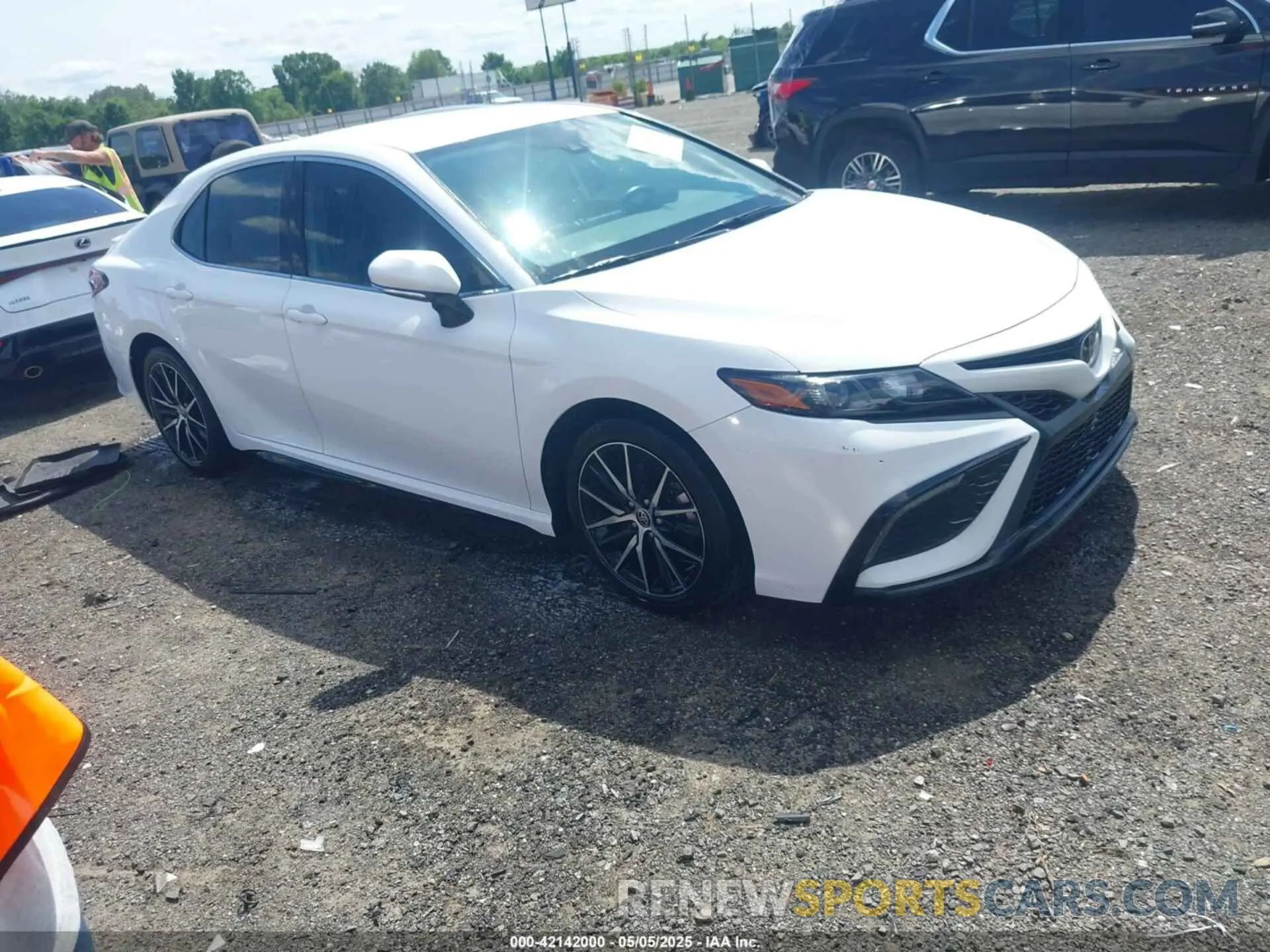 1 Фотография поврежденного автомобиля 4T1G11AK0NU051768 TOYOTA CAMRY 2022