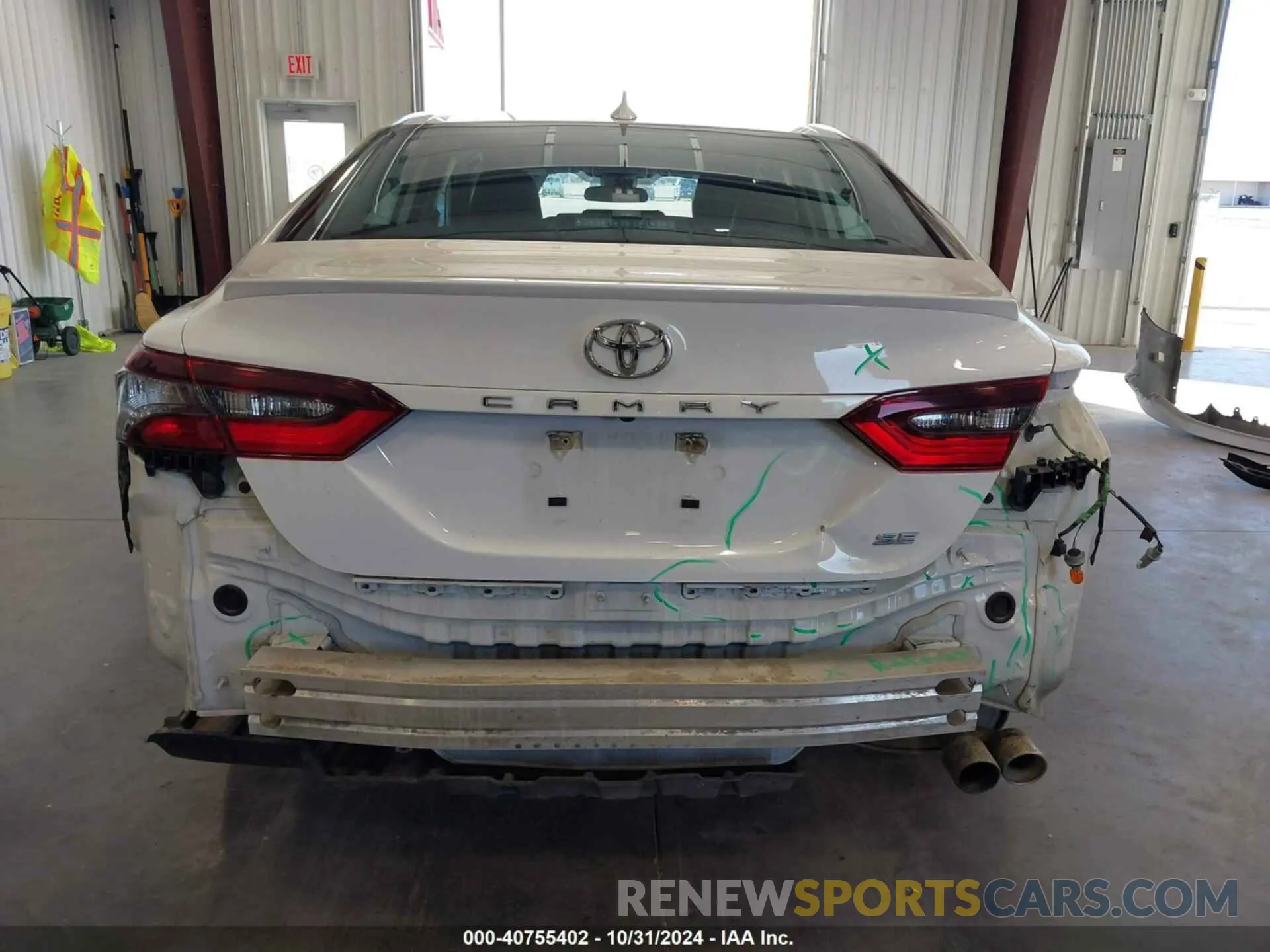 17 Photograph of a damaged car 4T1G11AK1NU673408 TOYOTA CAMRY 2022