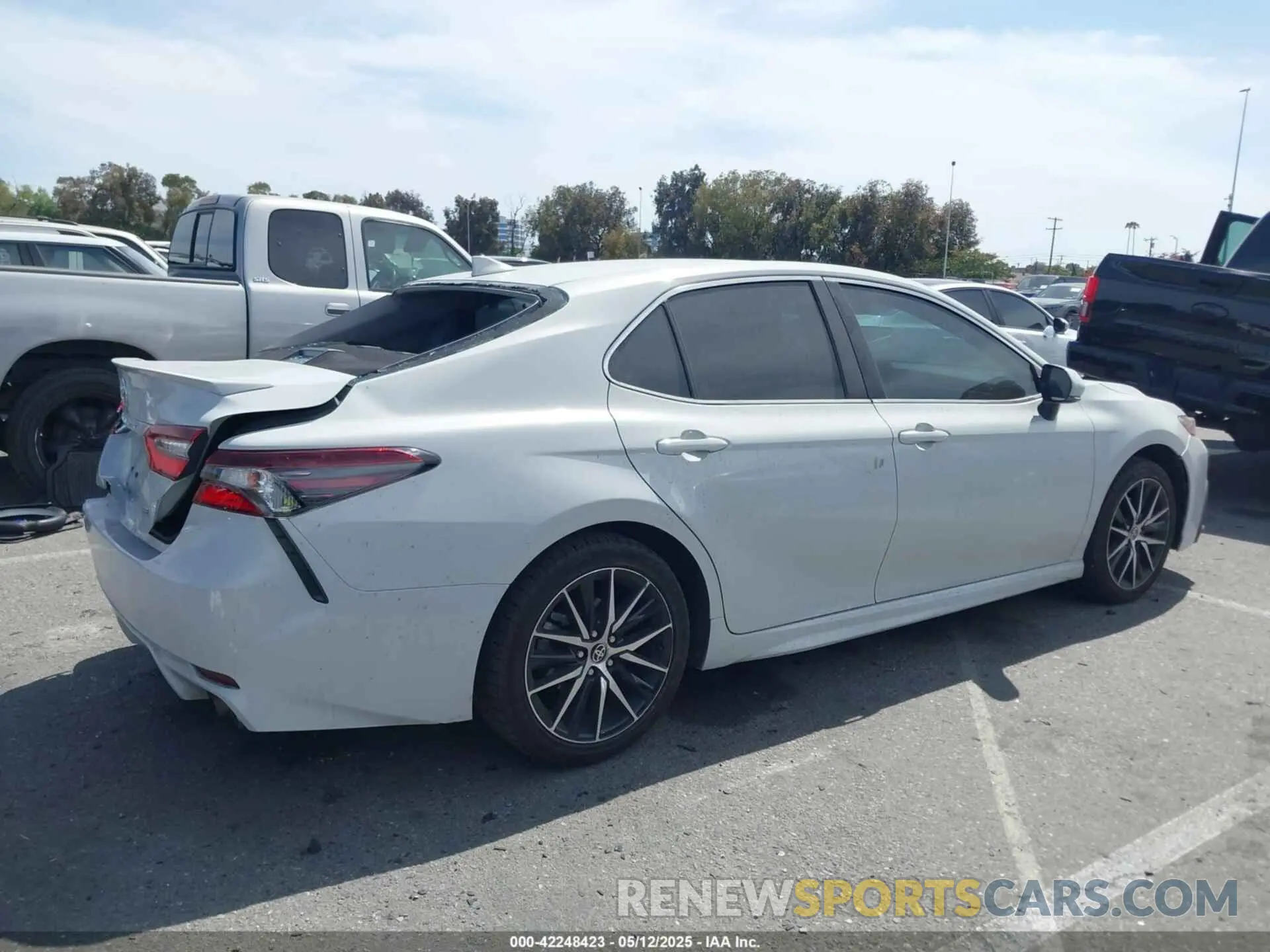 13 Photograph of a damaged car 4T1G11AK2NU035085 TOYOTA CAMRY 2022