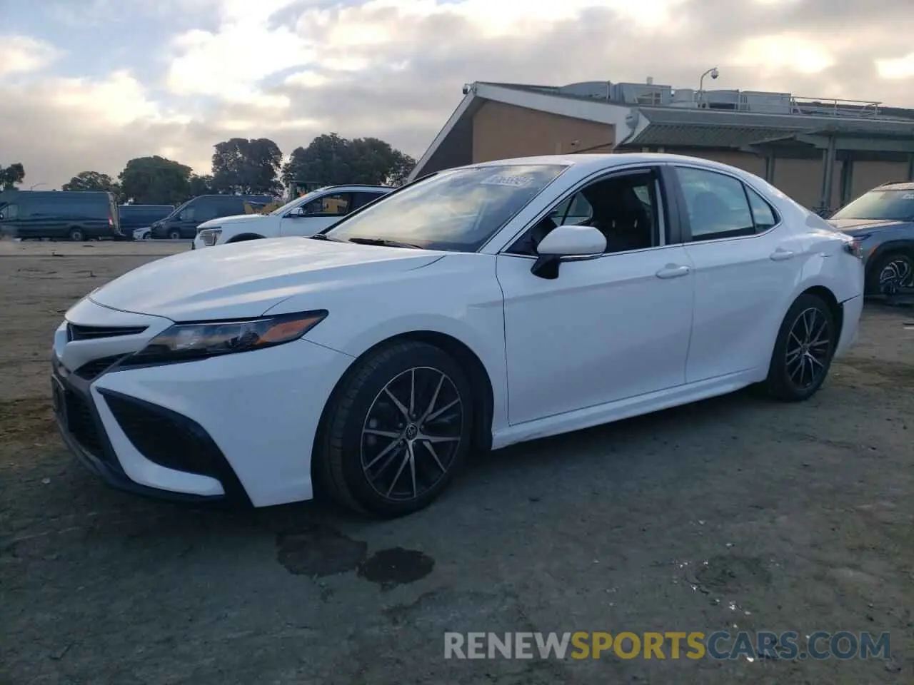 1 Photograph of a damaged car 4T1G11AK2NU626968 TOYOTA CAMRY 2022