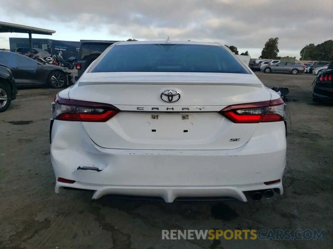 6 Photograph of a damaged car 4T1G11AK2NU626968 TOYOTA CAMRY 2022