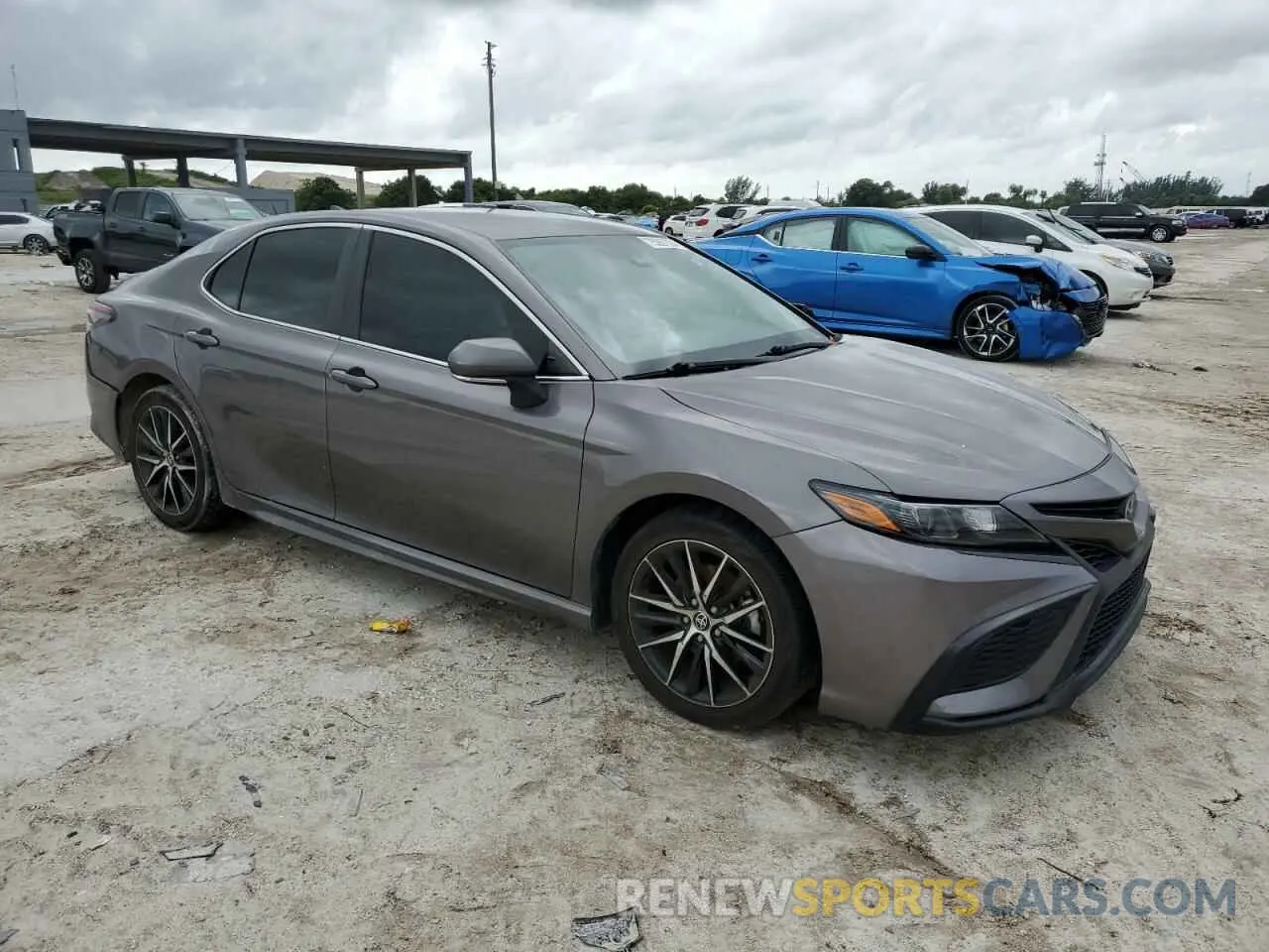 4 Photograph of a damaged car 4T1G11AK2NU631457 TOYOTA CAMRY 2022