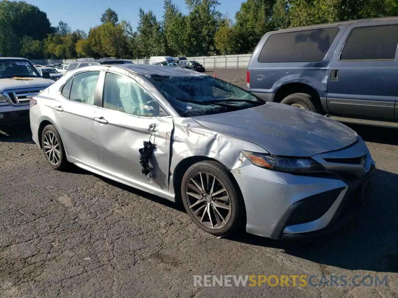 4 Photograph of a damaged car 4T1G11AK2NU662837 TOYOTA CAMRY 2022
