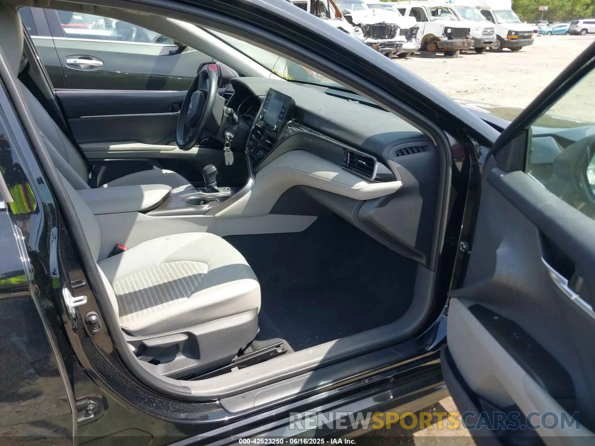 5 Фотография поврежденного автомобиля 4T1G11AK2NU691481 TOYOTA CAMRY 2022