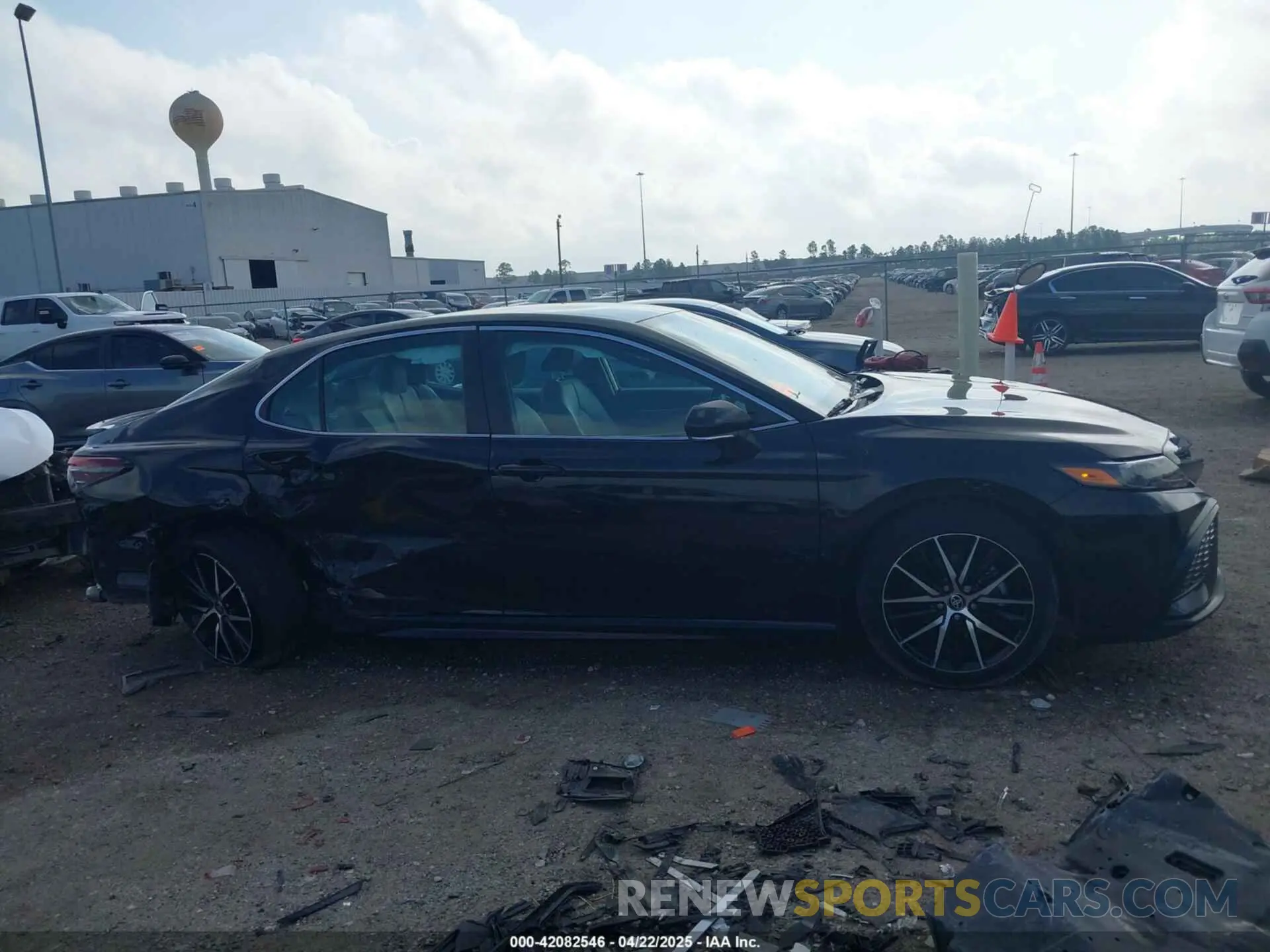 14 Photograph of a damaged car 4T1G11AK2NU711650 TOYOTA CAMRY 2022