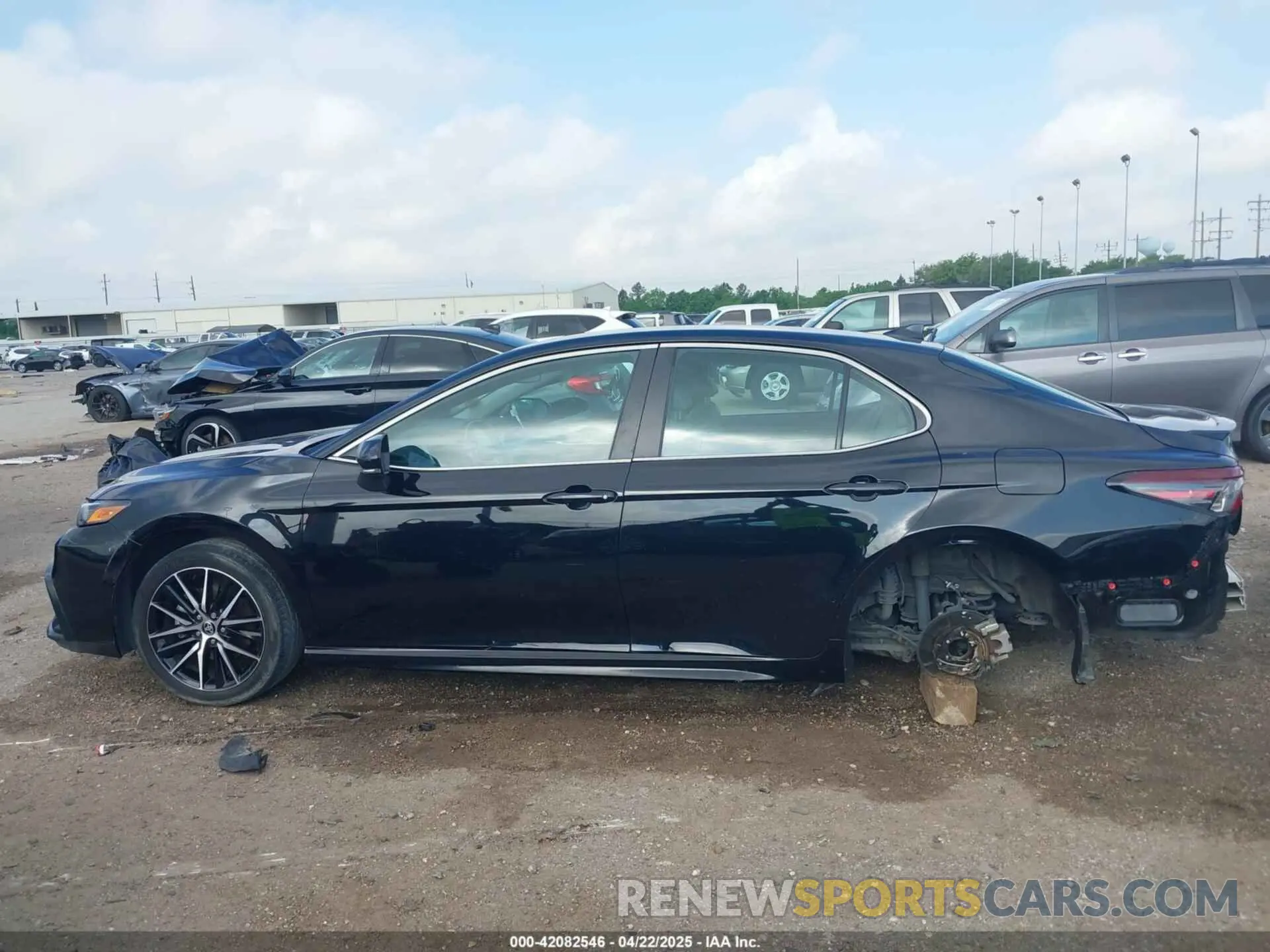 15 Photograph of a damaged car 4T1G11AK2NU711650 TOYOTA CAMRY 2022