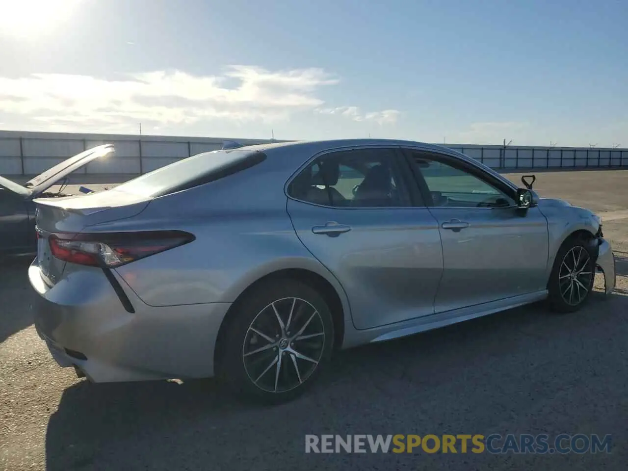 3 Фотография поврежденного автомобиля 4T1G11AK3NU051666 TOYOTA CAMRY 2022