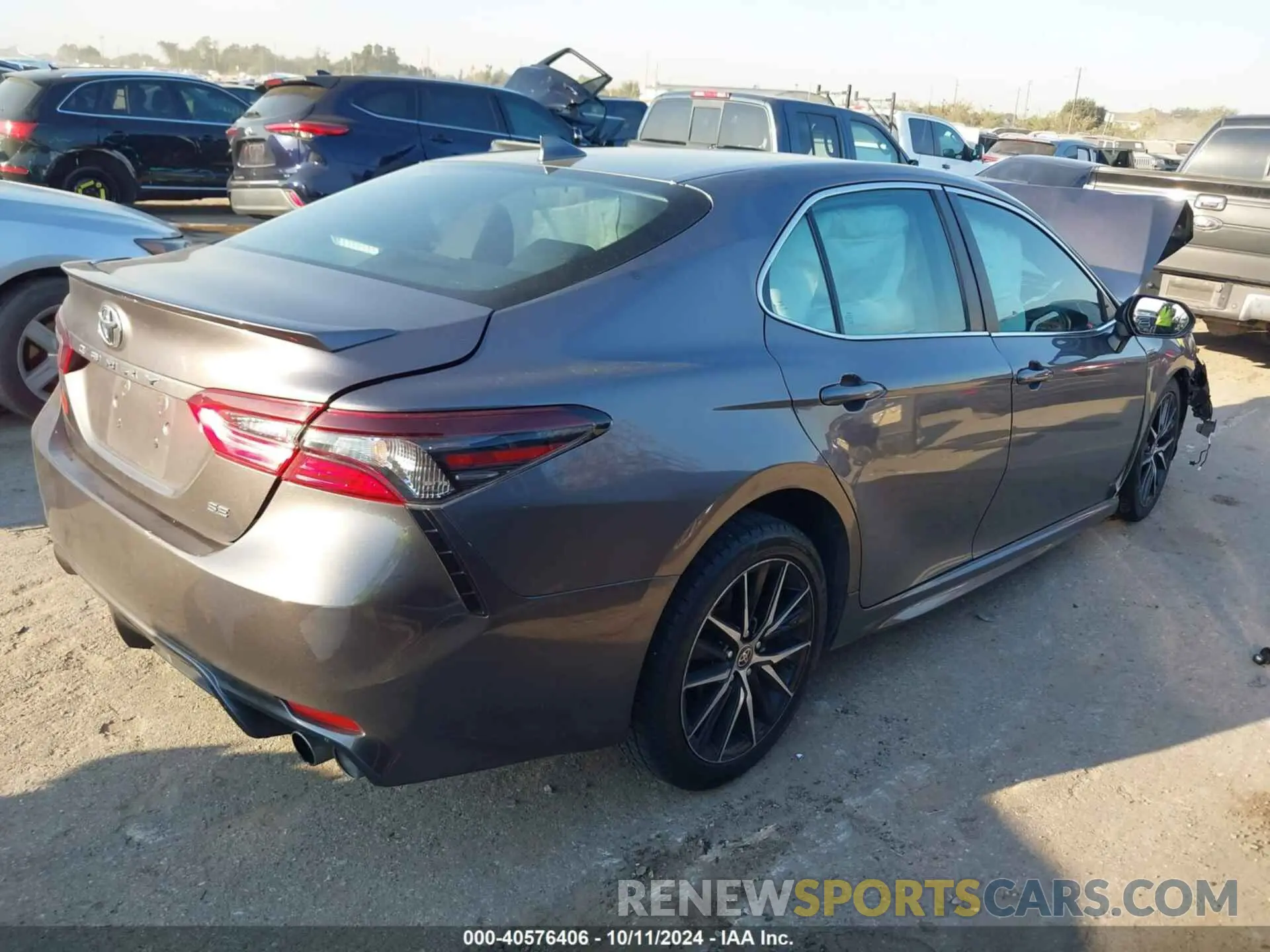 4 Photograph of a damaged car 4T1G11AK3NU620385 TOYOTA CAMRY 2022