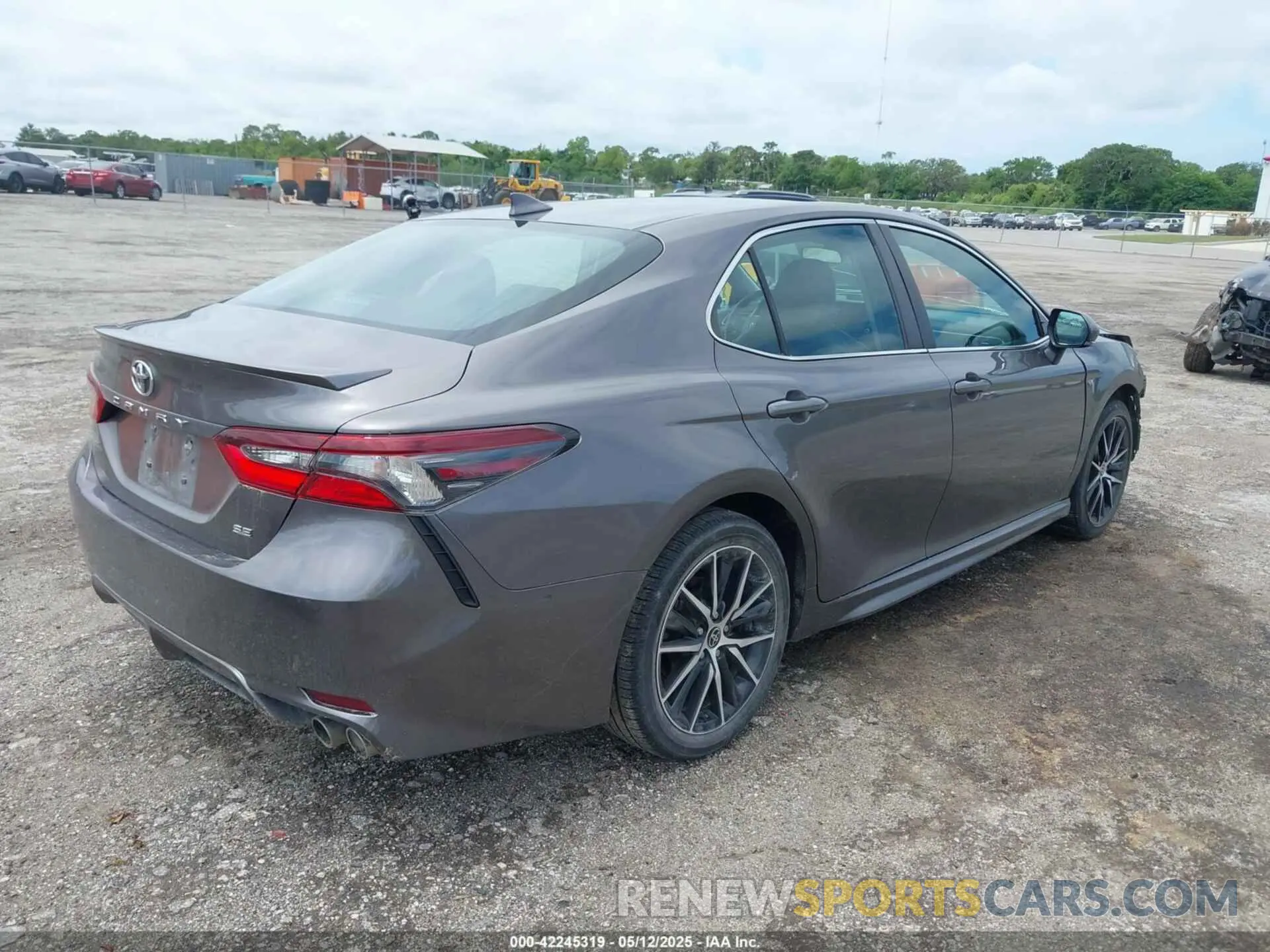 4 Photograph of a damaged car 4T1G11AK3NU622539 TOYOTA CAMRY 2022