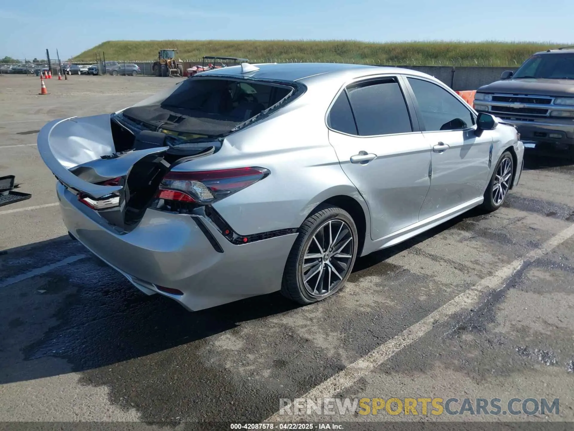 4 Photograph of a damaged car 4T1G11AK3NU638448 TOYOTA CAMRY 2022