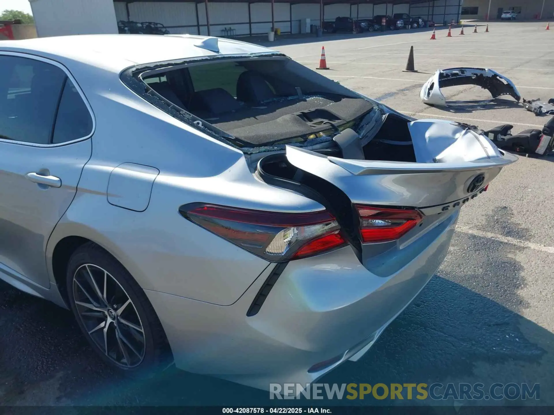 6 Photograph of a damaged car 4T1G11AK3NU638448 TOYOTA CAMRY 2022