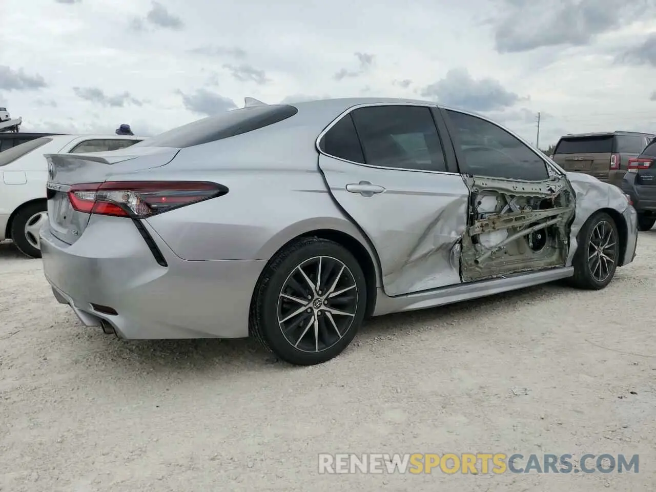 3 Photograph of a damaged car 4T1G11AK3NU646338 TOYOTA CAMRY 2022