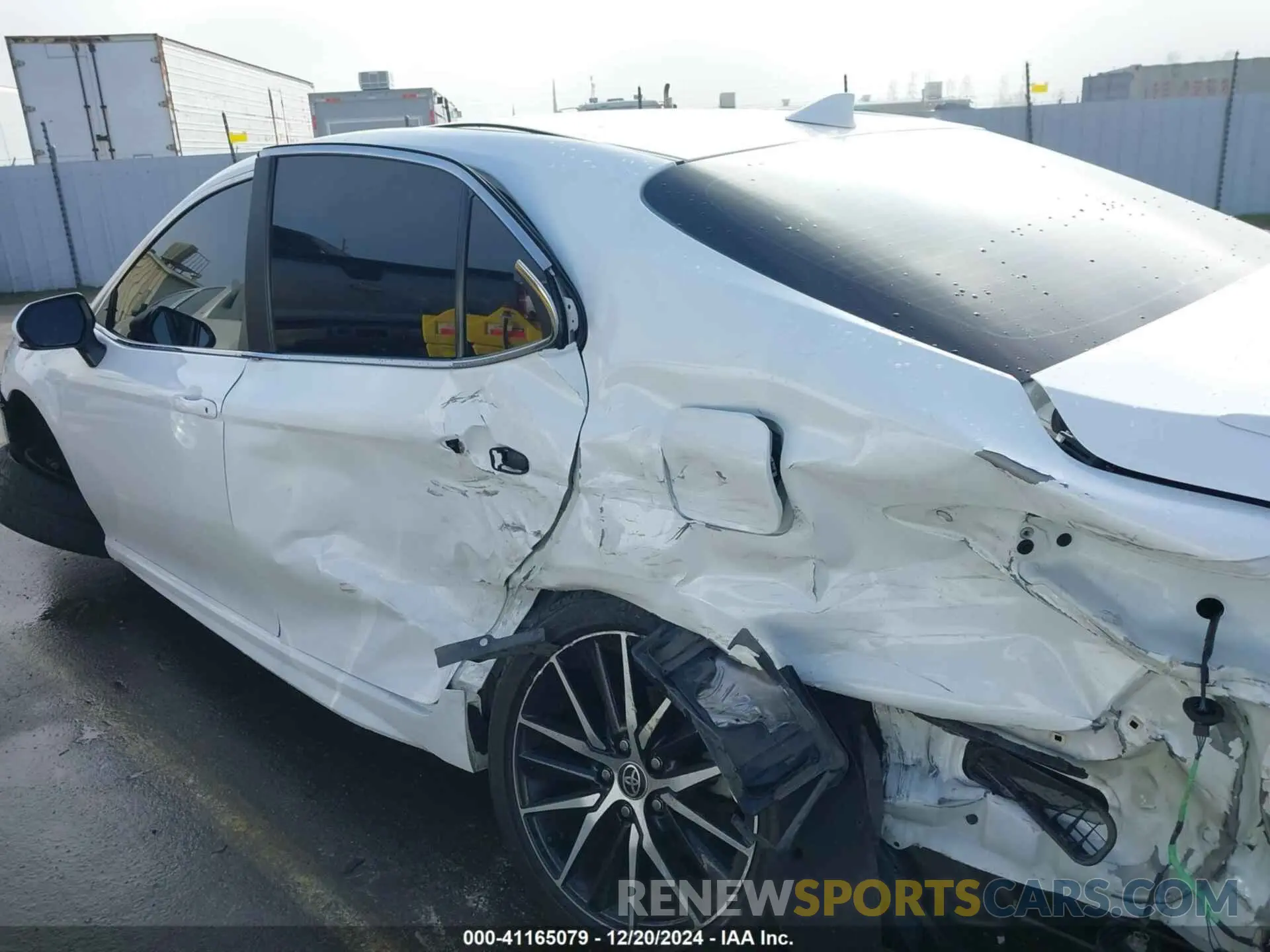 15 Photograph of a damaged car 4T1G11AK4NU050817 TOYOTA CAMRY 2022