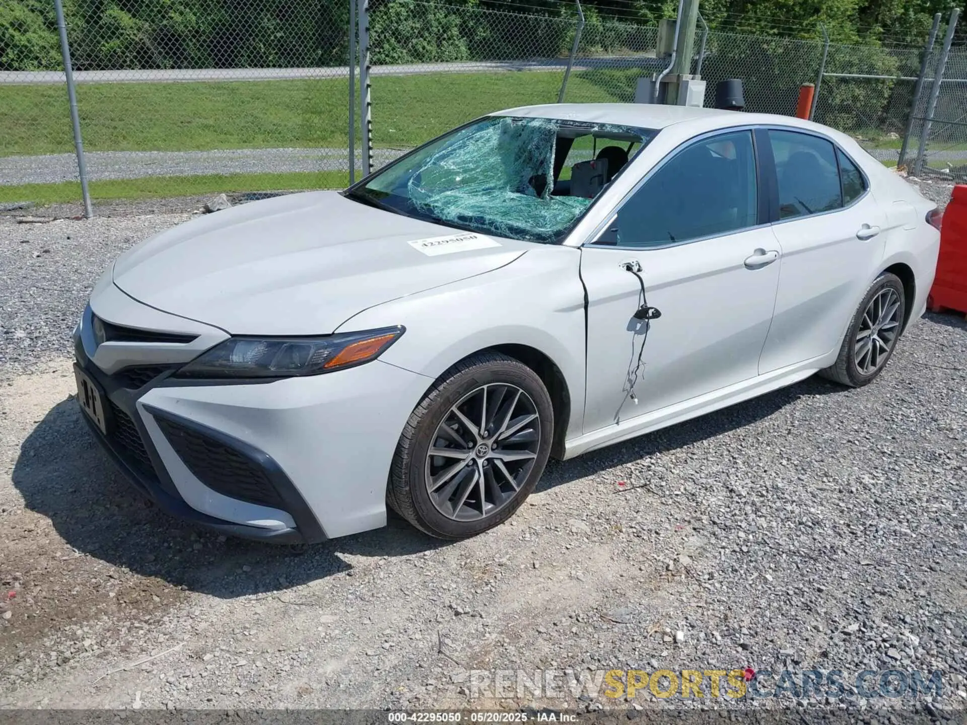 2 Фотография поврежденного автомобиля 4T1G11AK4NU063700 TOYOTA CAMRY 2022