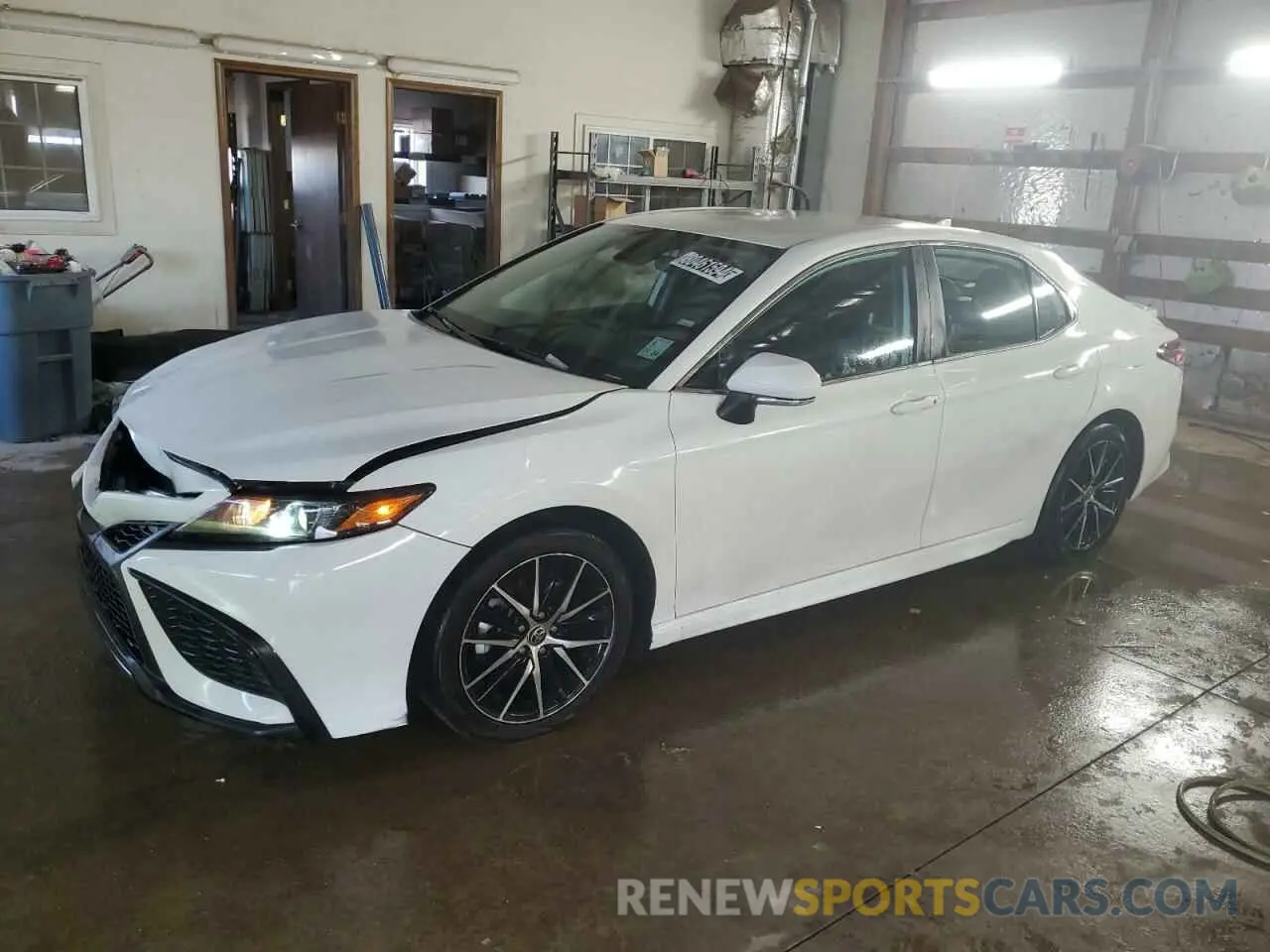 1 Photograph of a damaged car 4T1G11AK4NU685410 TOYOTA CAMRY 2022