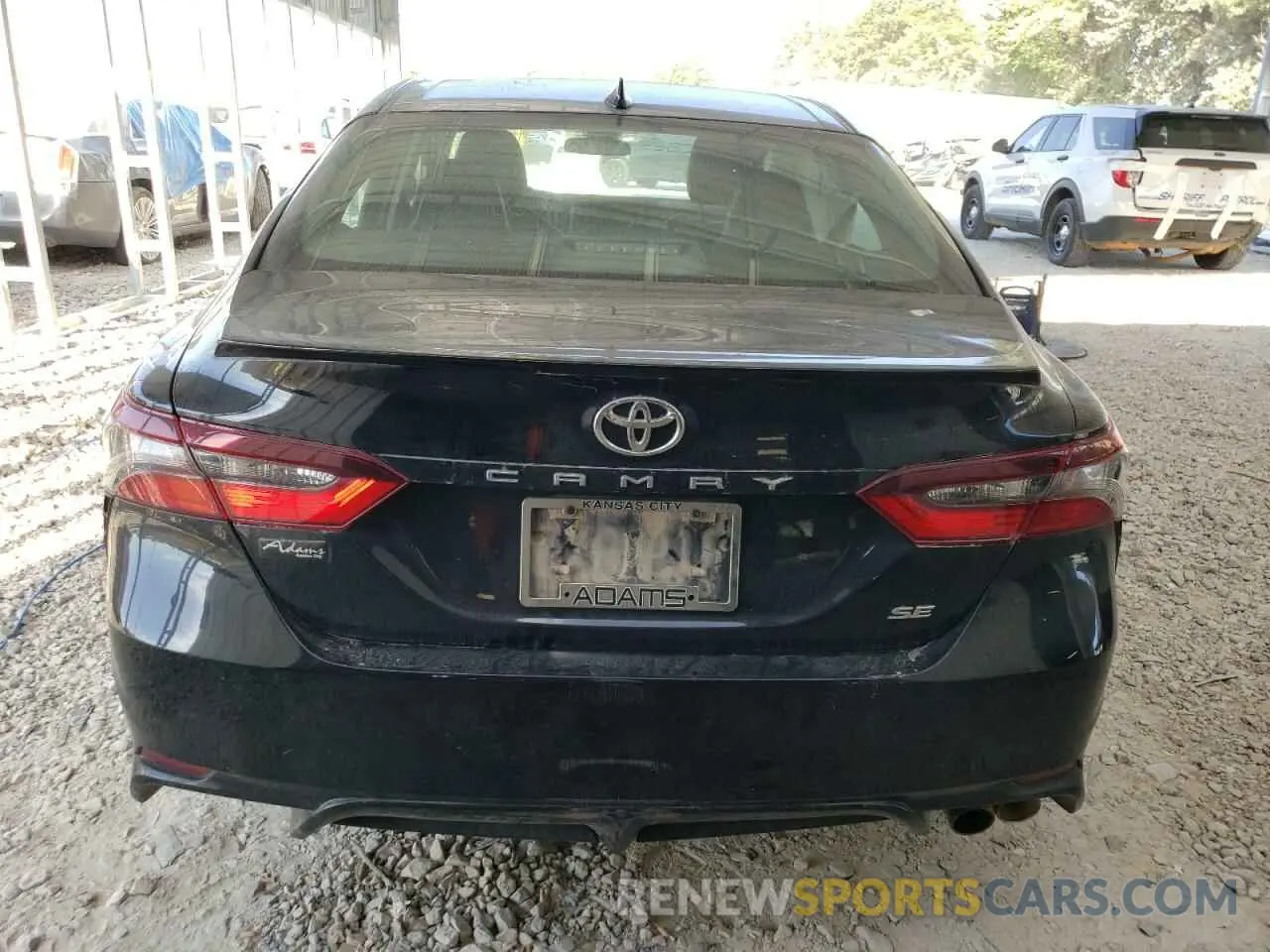 6 Photograph of a damaged car 4T1G11AK5NU660385 TOYOTA CAMRY 2022