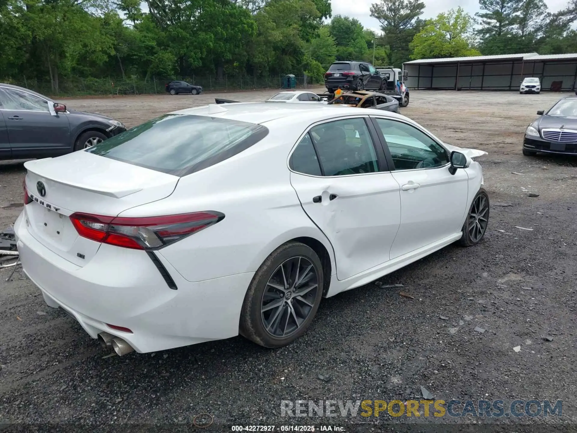 4 Photograph of a damaged car 4T1G11AK5NU672603 TOYOTA CAMRY 2022