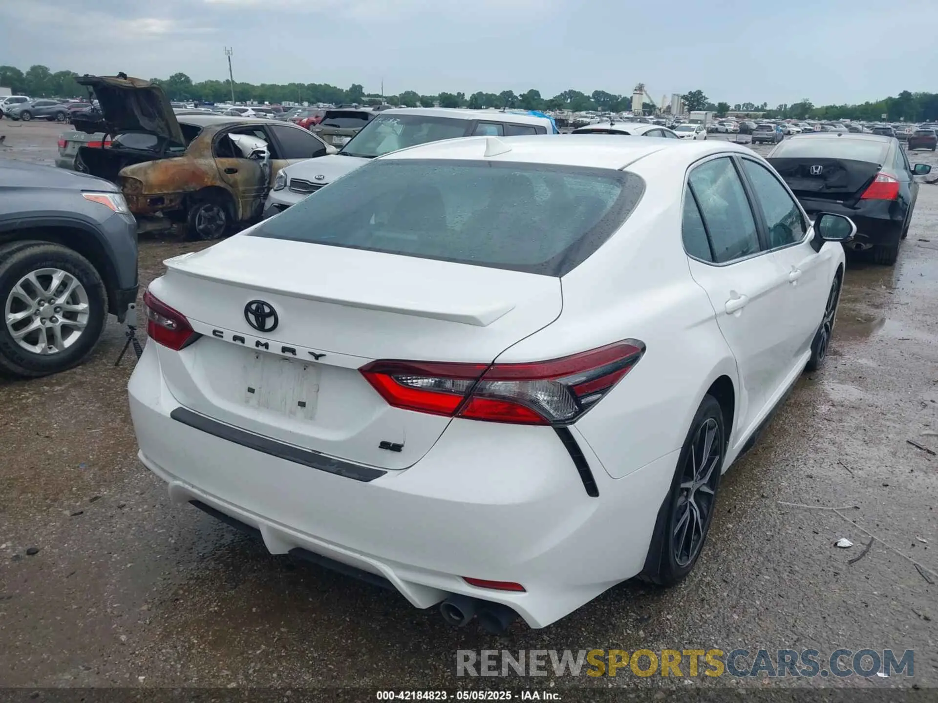4 Фотография поврежденного автомобиля 4T1G11AK5NU674903 TOYOTA CAMRY 2022