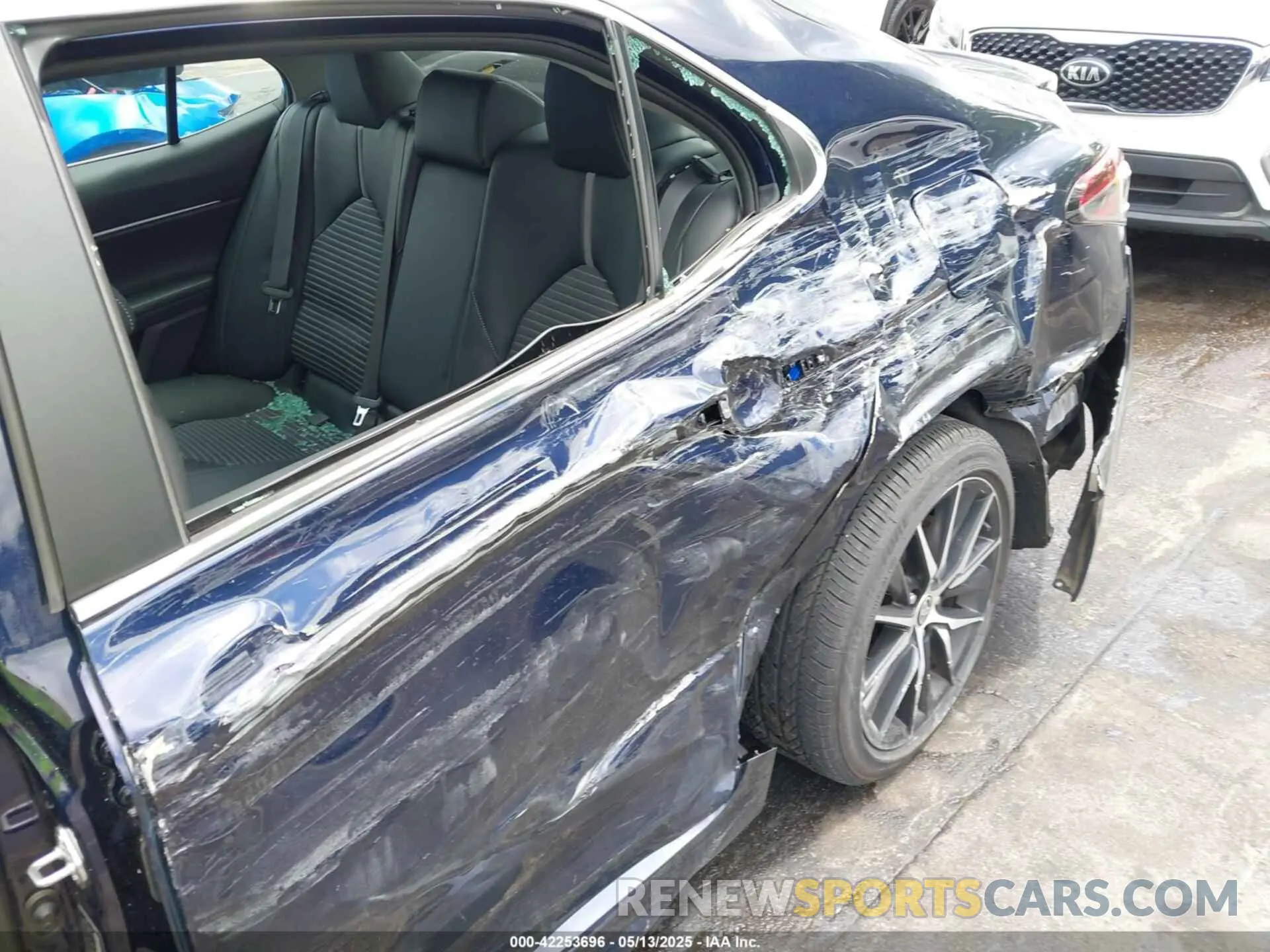 6 Photograph of a damaged car 4T1G11AK5NU716275 TOYOTA CAMRY 2022