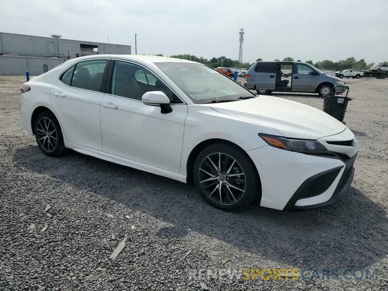 4 Фотография поврежденного автомобиля 4T1G11AK6NU073211 TOYOTA CAMRY 2022