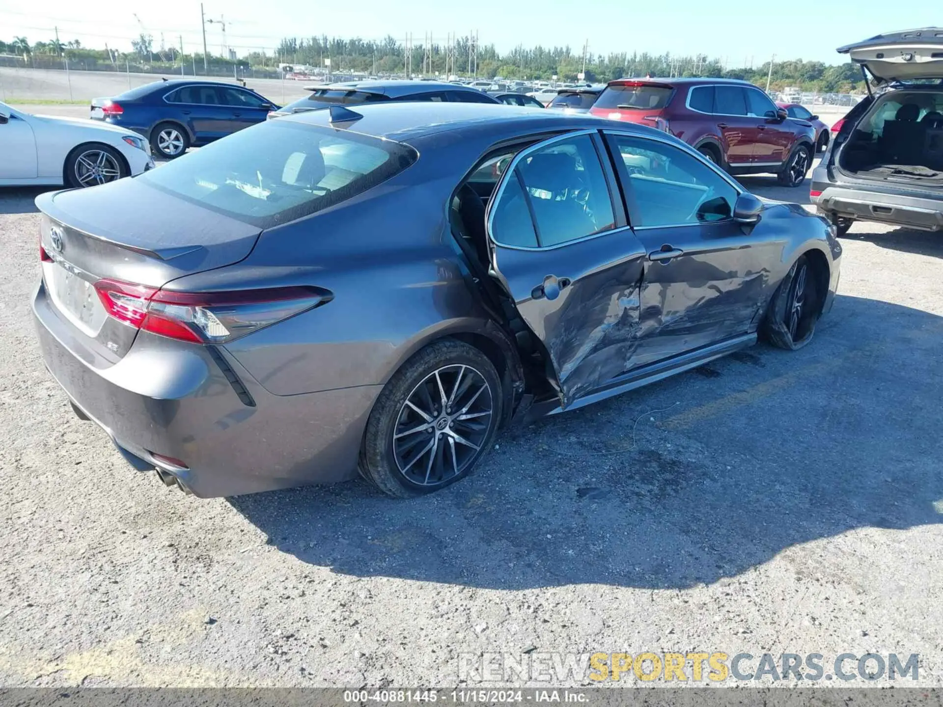 4 Photograph of a damaged car 4T1G11AK6NU499366 TOYOTA CAMRY 2022