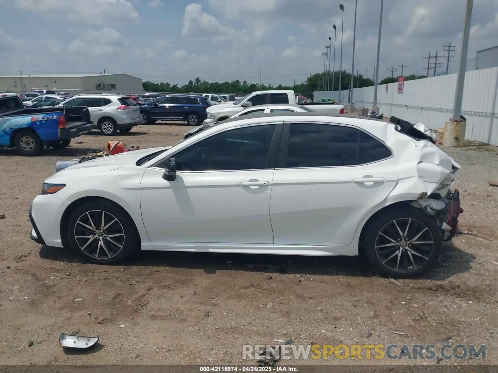 14 Фотография поврежденного автомобиля 4T1G11AK6NU630621 TOYOTA CAMRY 2022