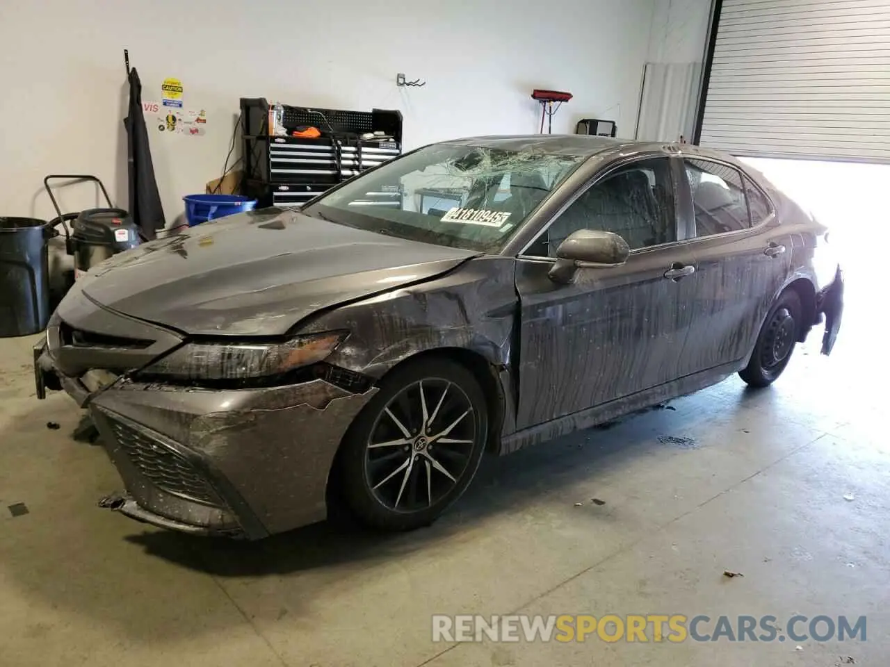 1 Photograph of a damaged car 4T1G11AK6NU697218 TOYOTA CAMRY 2022
