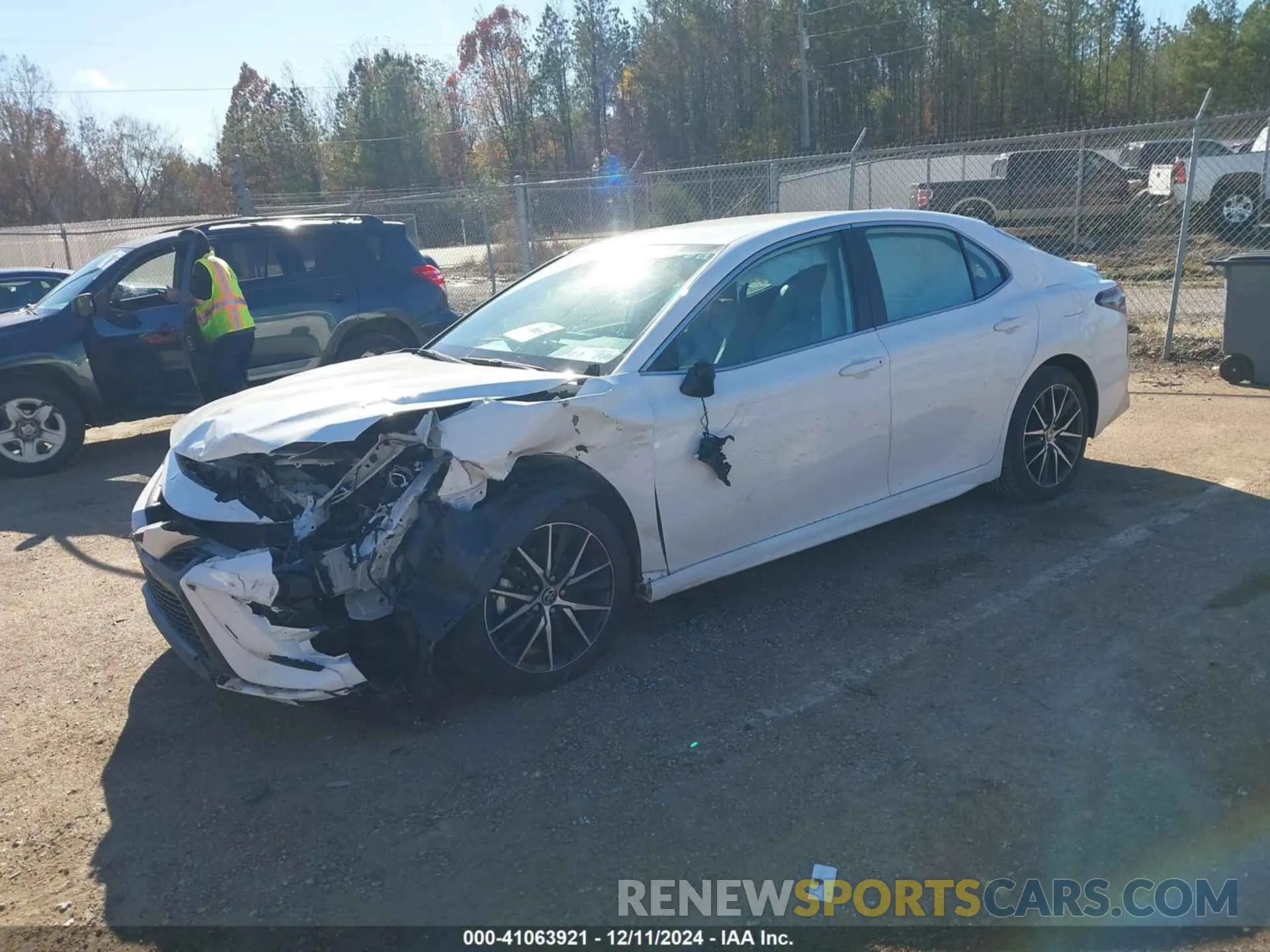 2 Фотография поврежденного автомобиля 4T1G11AK7NU066543 TOYOTA CAMRY 2022