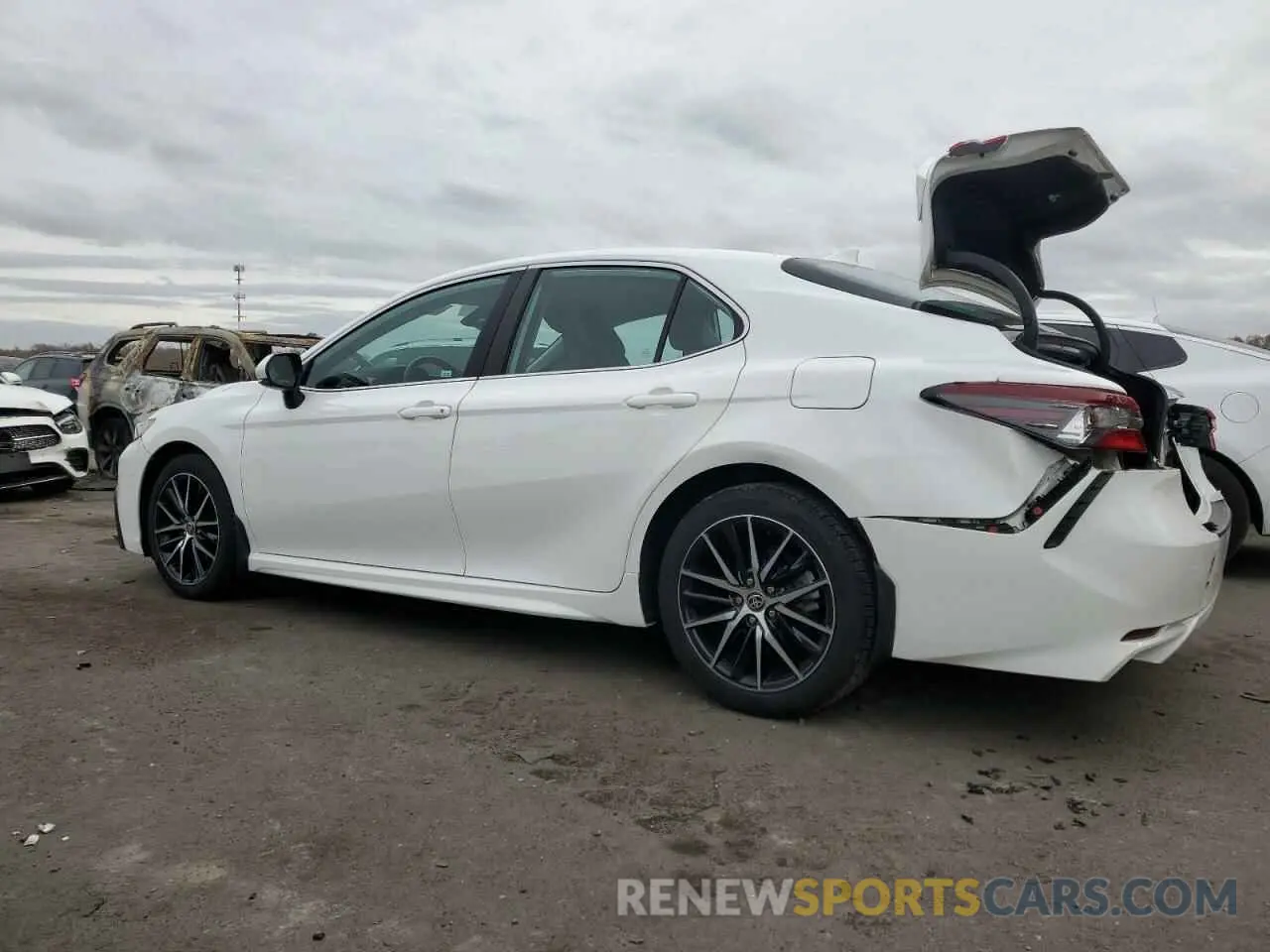 2 Фотография поврежденного автомобиля 4T1G11AK7NU632975 TOYOTA CAMRY 2022