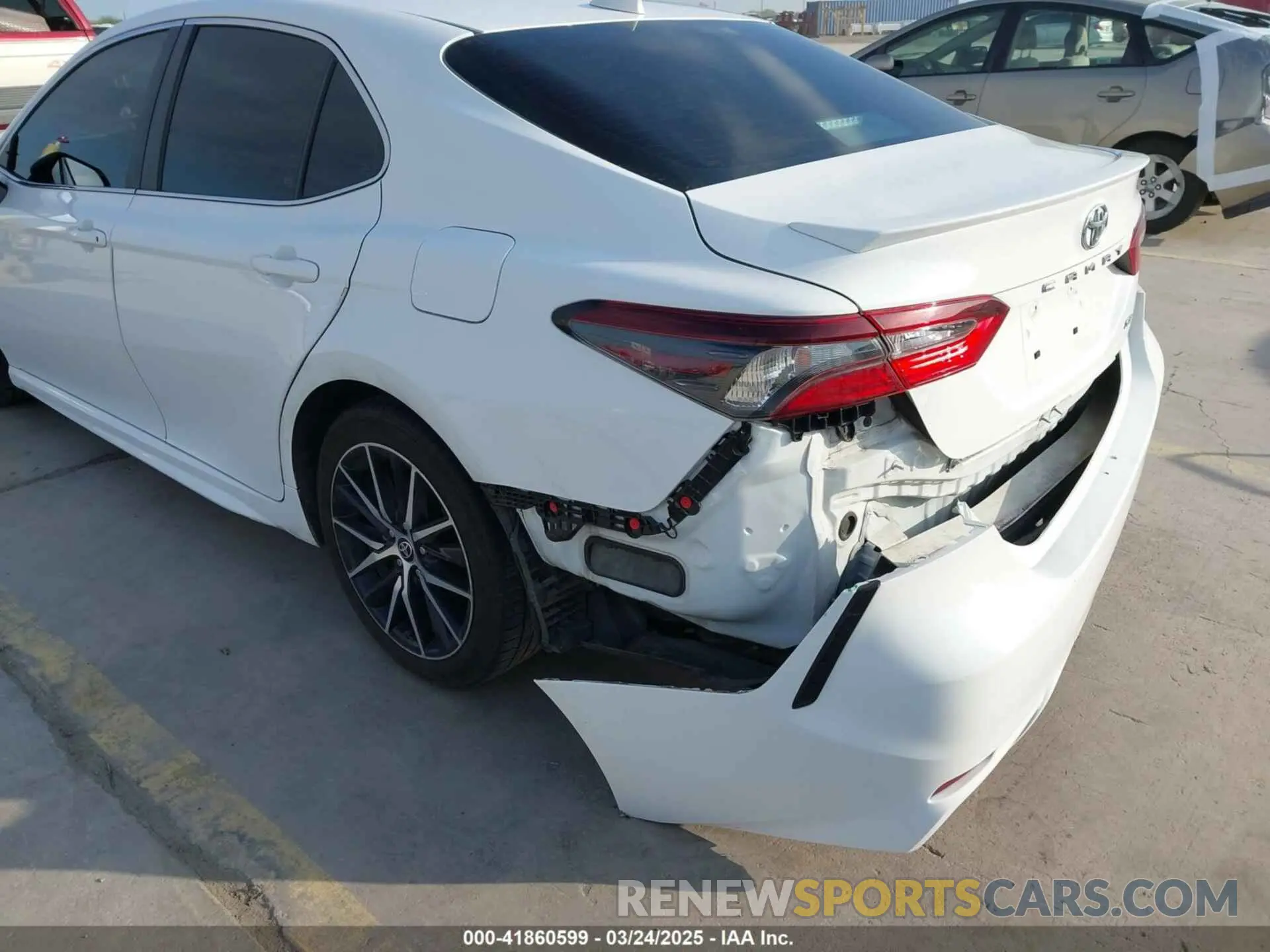 18 Photograph of a damaged car 4T1G11AK7NU640669 TOYOTA CAMRY 2022