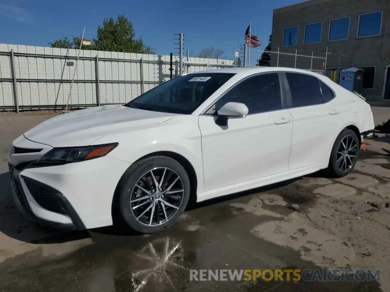 1 Фотография поврежденного автомобиля 4T1G11AK7NU659691 TOYOTA CAMRY 2022