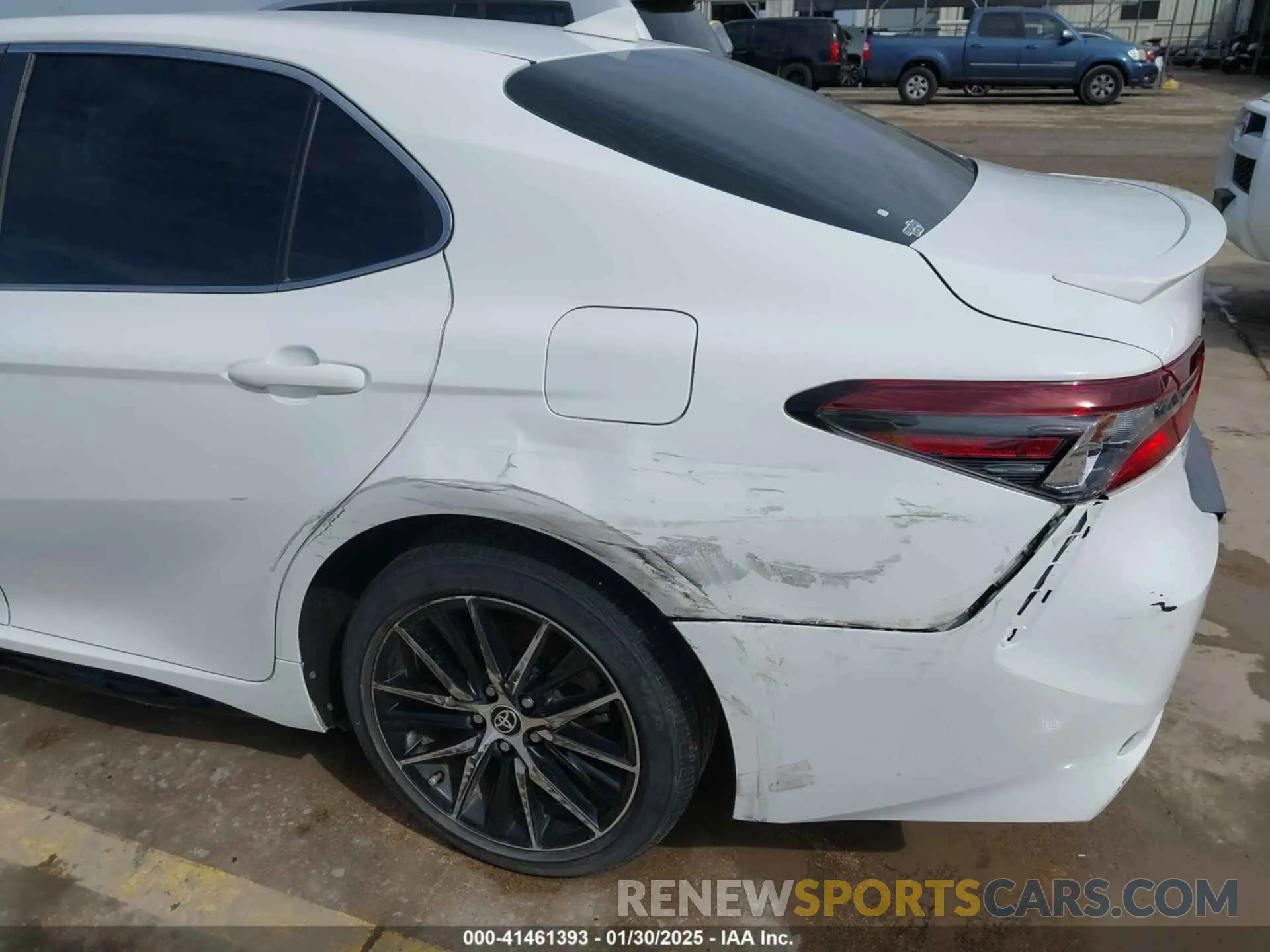 17 Photograph of a damaged car 4T1G11AK8NU037312 TOYOTA CAMRY 2022