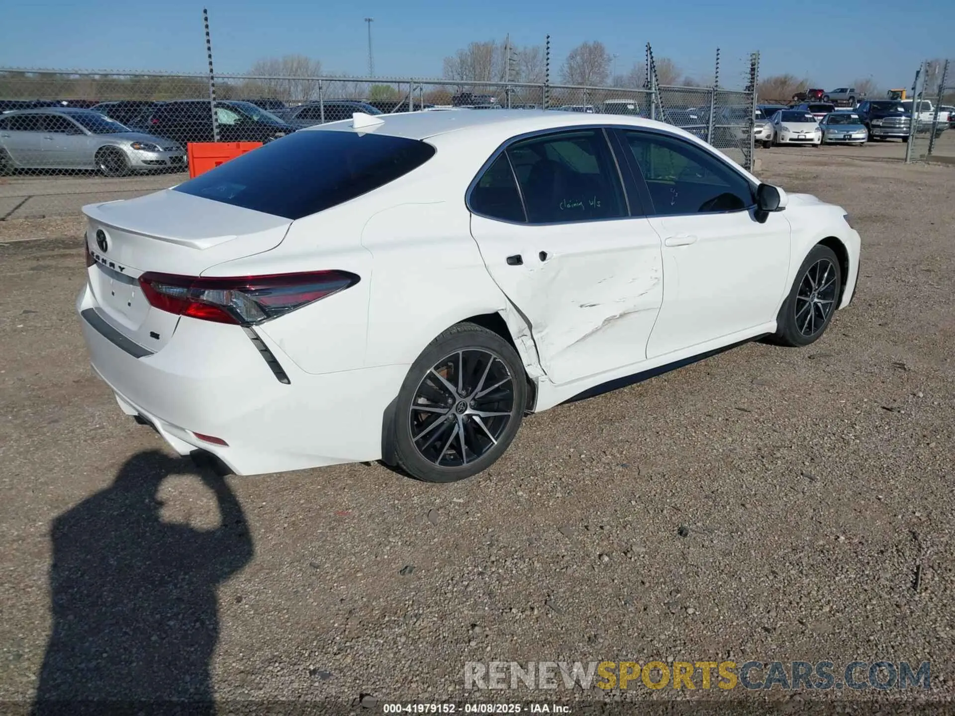 4 Фотография поврежденного автомобиля 4T1G11AK8NU644181 TOYOTA CAMRY 2022