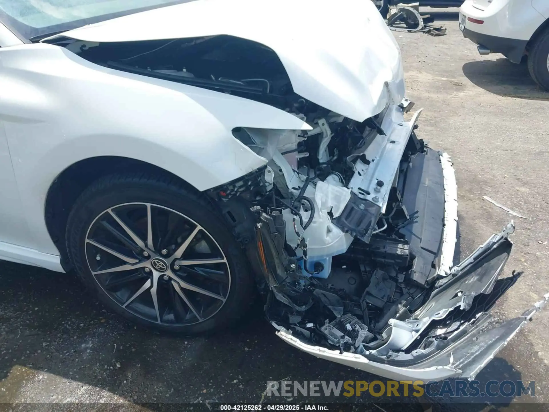 18 Photograph of a damaged car 4T1G11AK8NU683580 TOYOTA CAMRY 2022