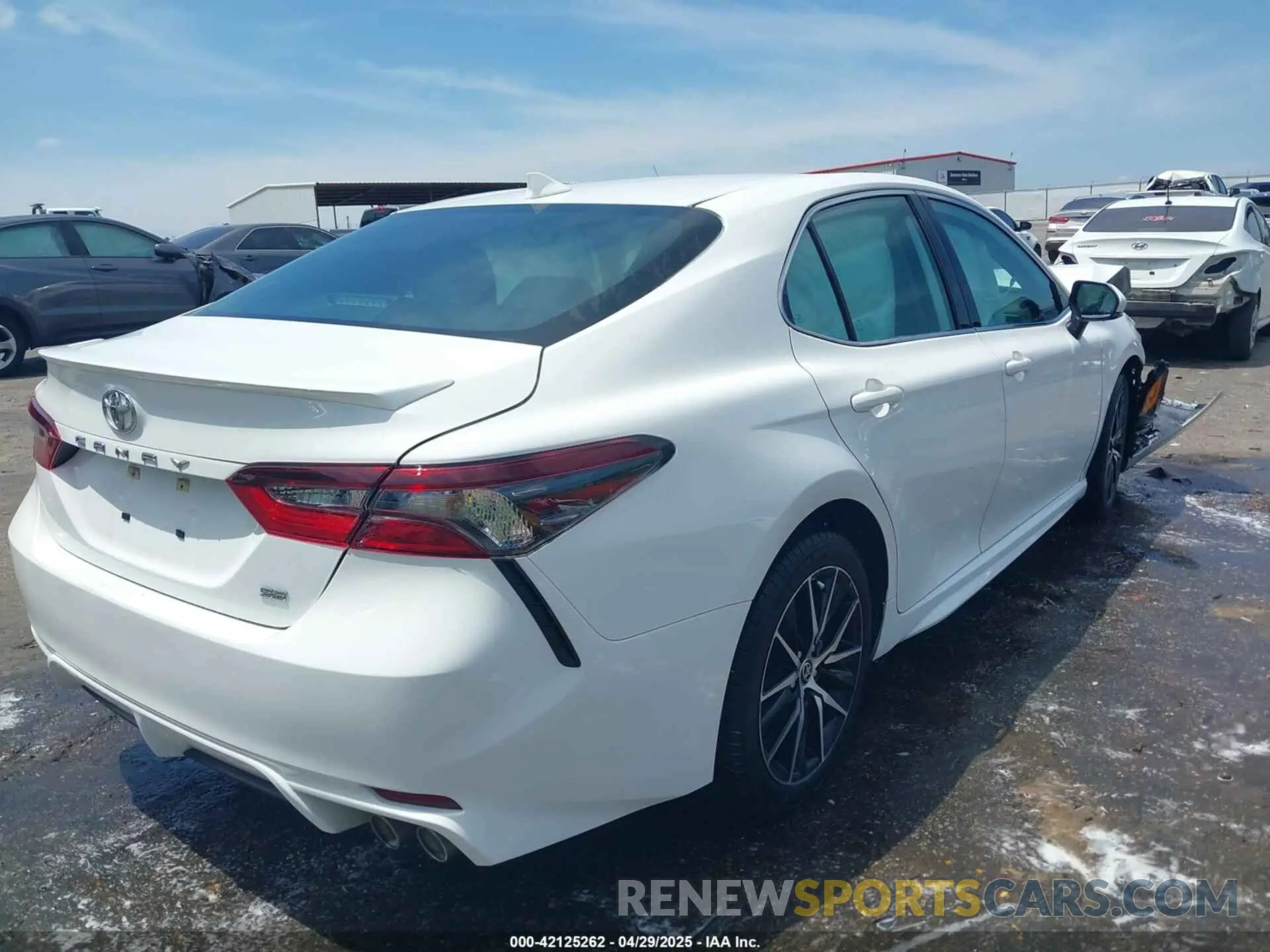 4 Photograph of a damaged car 4T1G11AK8NU683580 TOYOTA CAMRY 2022