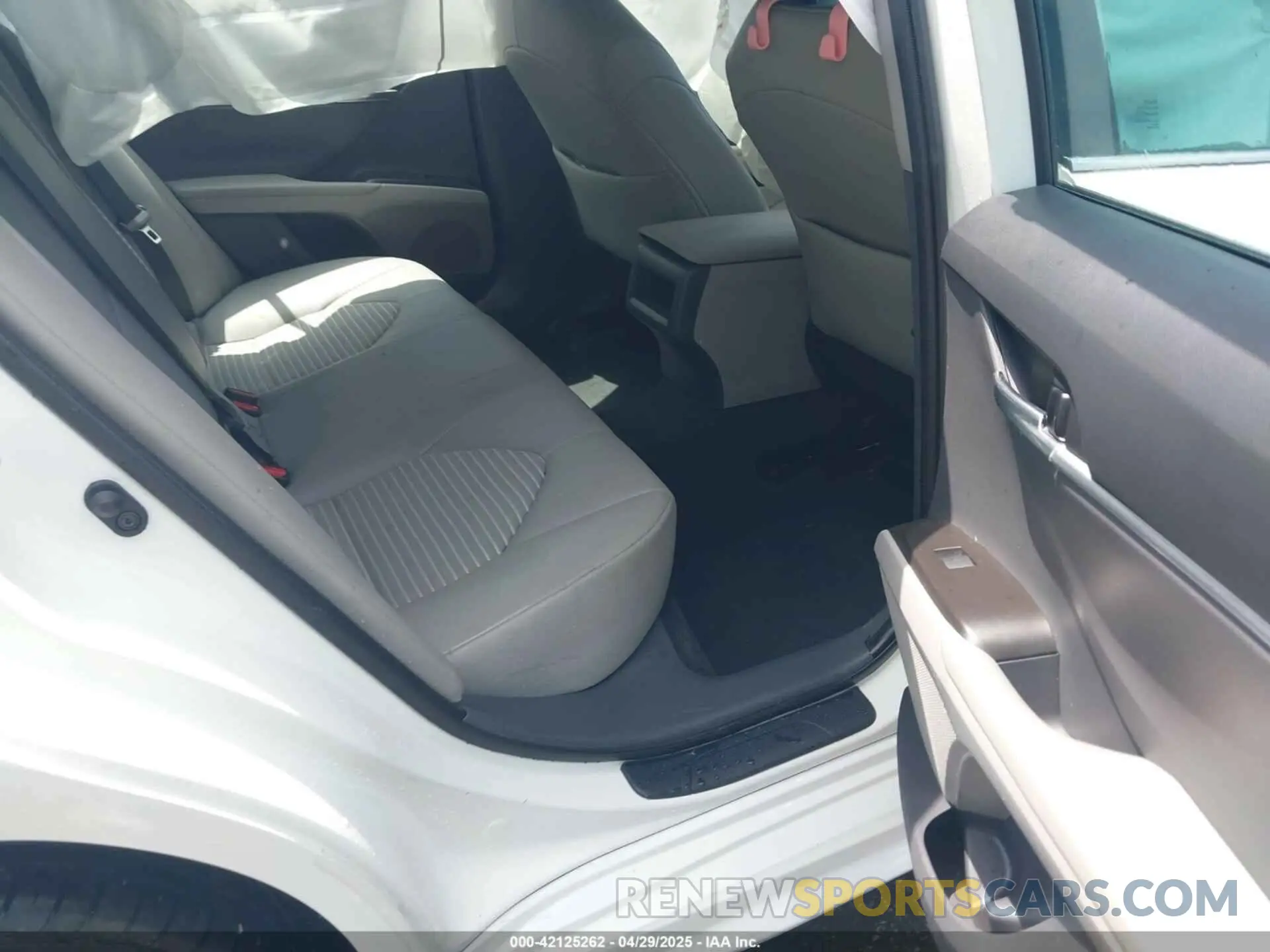 8 Photograph of a damaged car 4T1G11AK8NU683580 TOYOTA CAMRY 2022