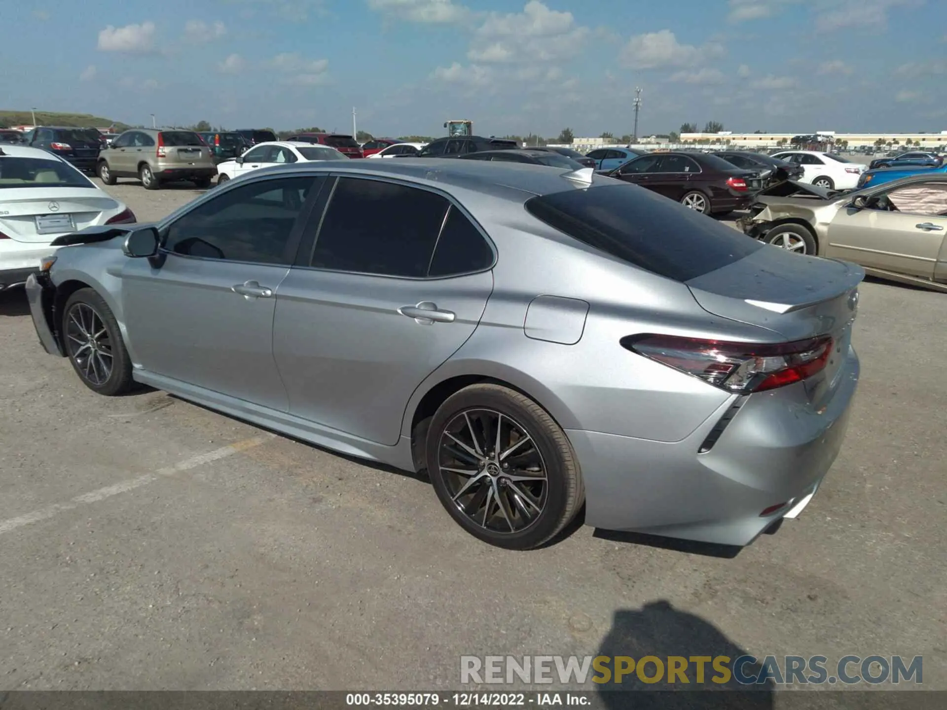 3 Фотография поврежденного автомобиля 4T1G11AK8NU716657 TOYOTA CAMRY 2022