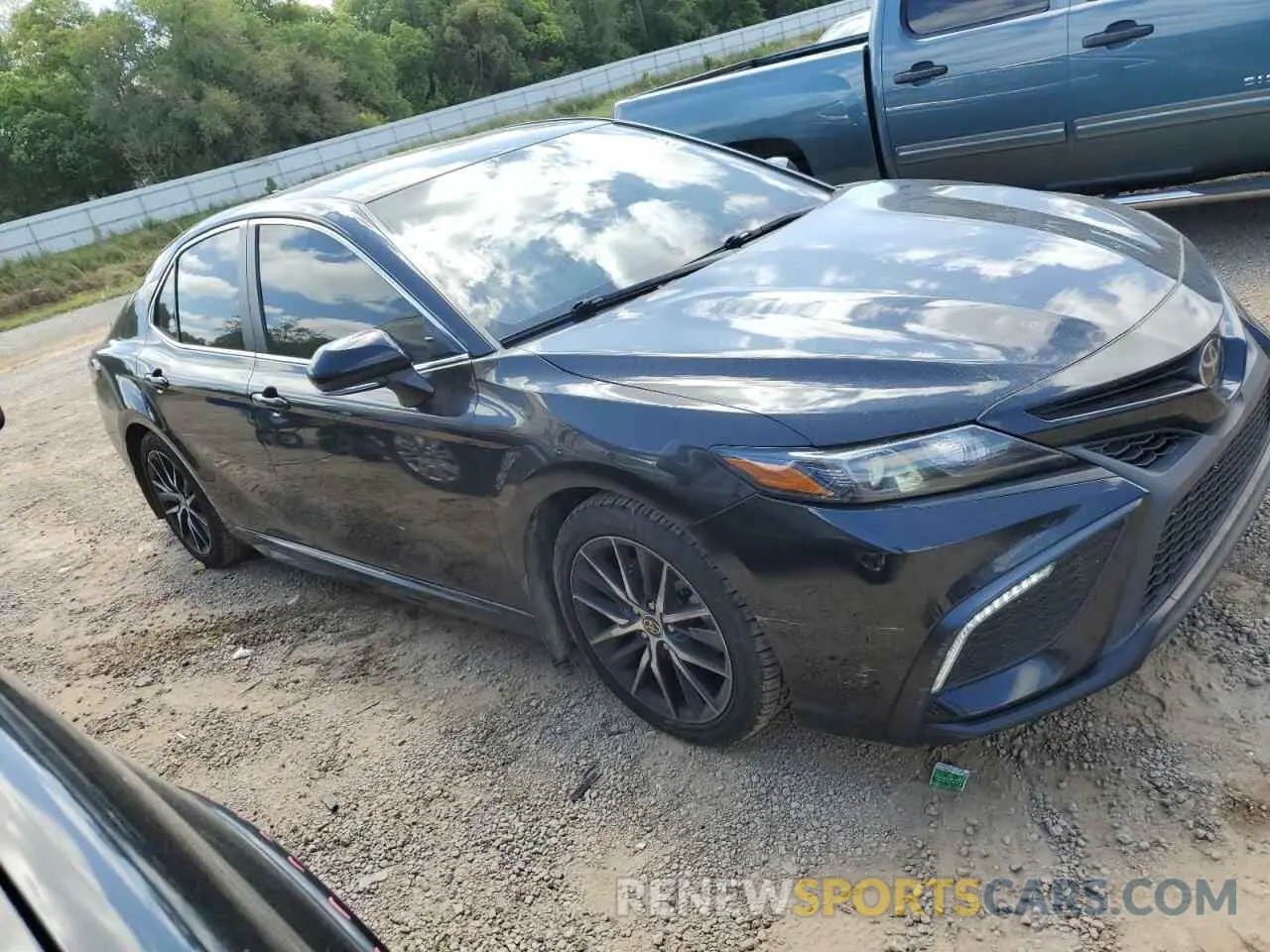 4 Photograph of a damaged car 4T1G11AK9NU667940 TOYOTA CAMRY 2022